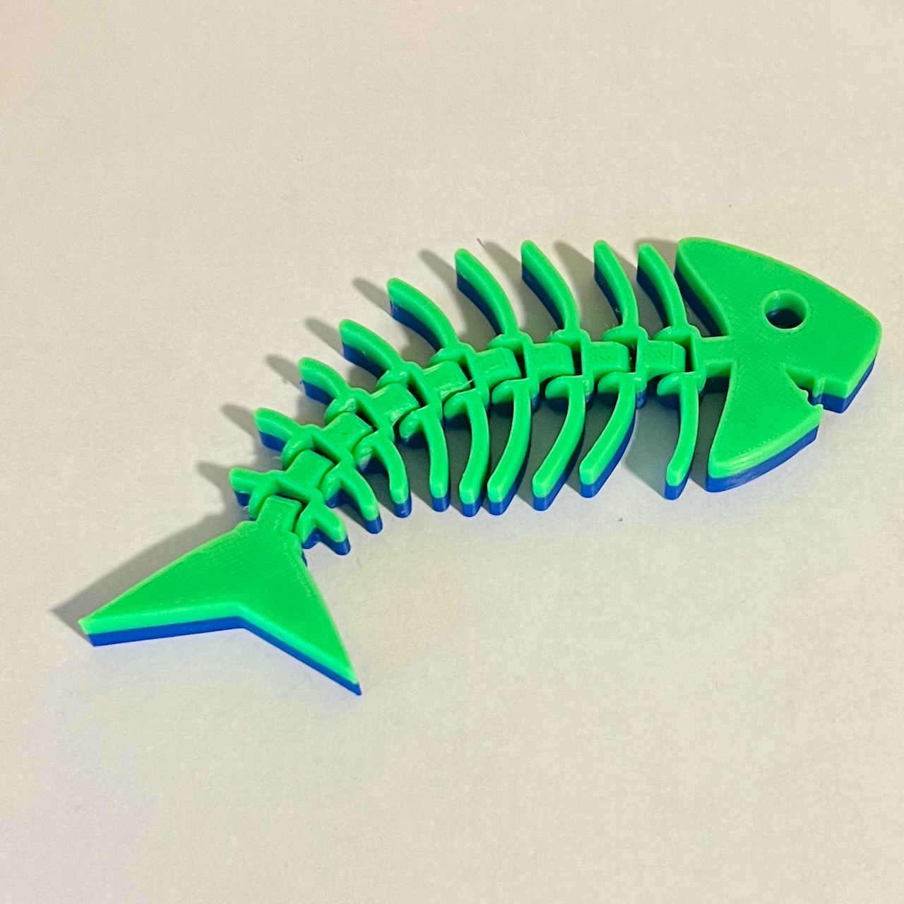 Two color articulated fish by Jake Download free STL model