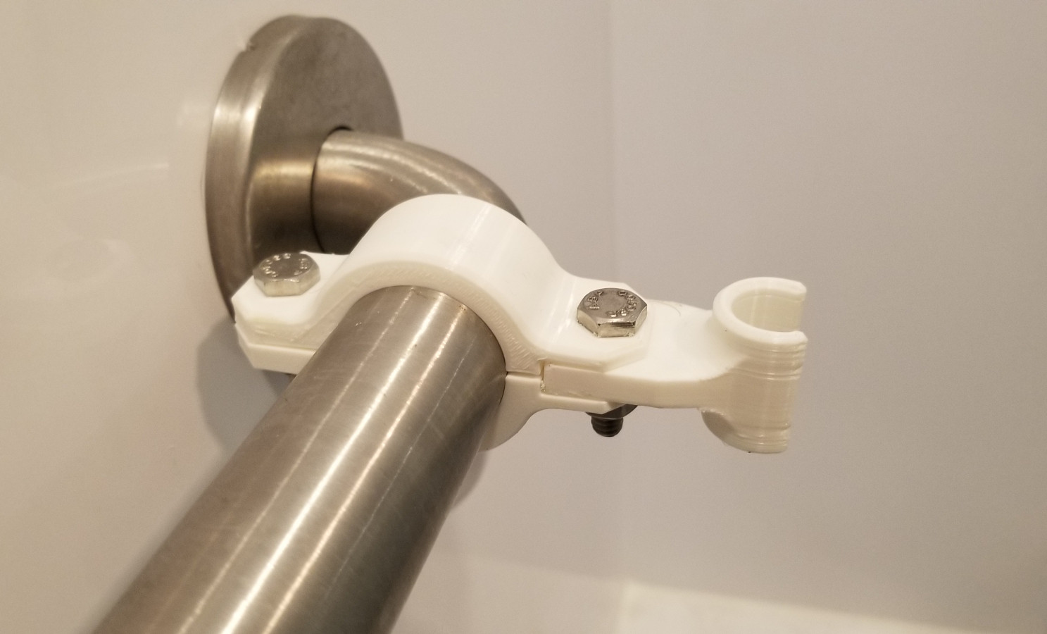 Handheld Shower Clamp by Piney29887 Download free STL model