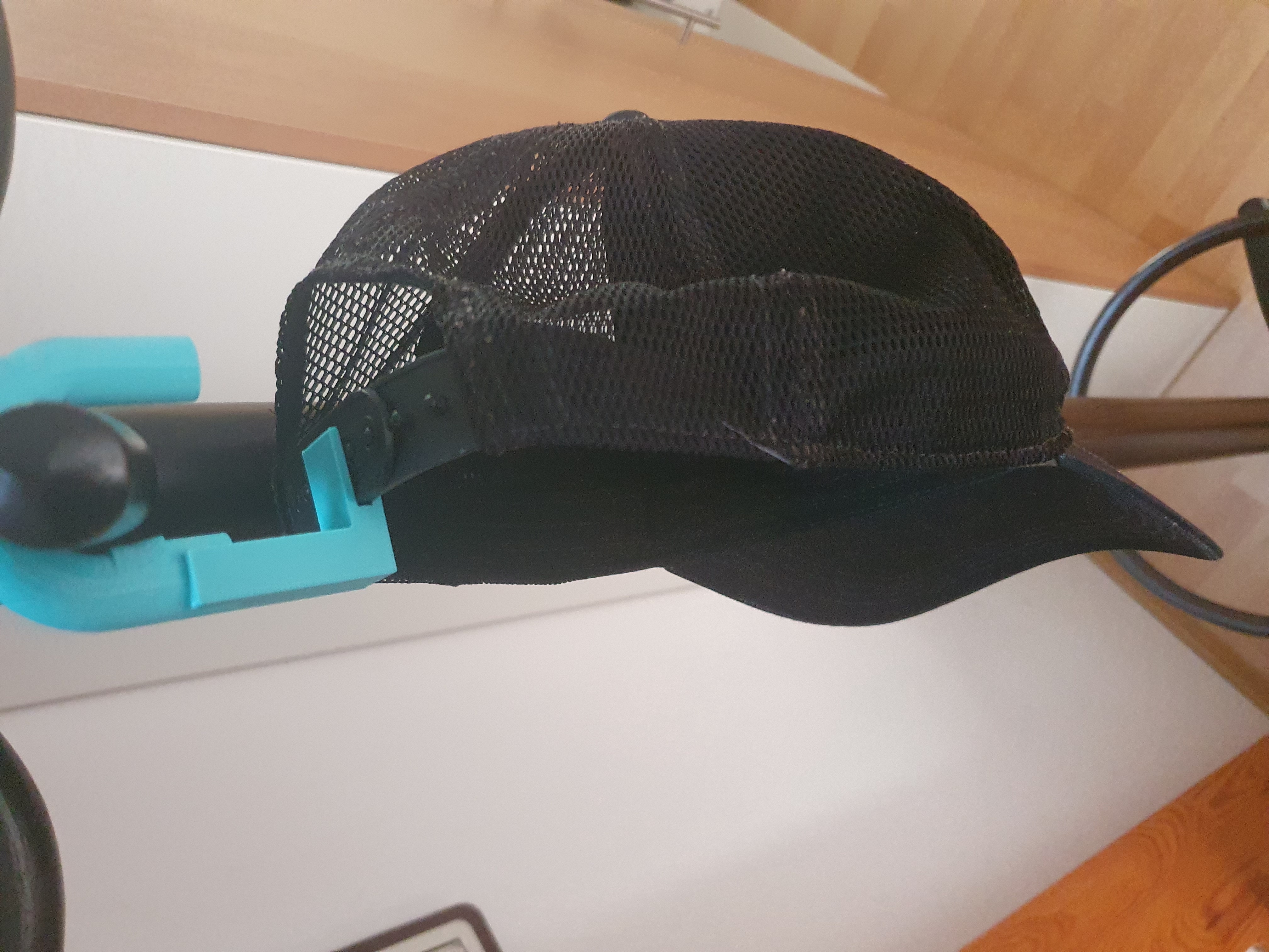 cap holder for 1 cap