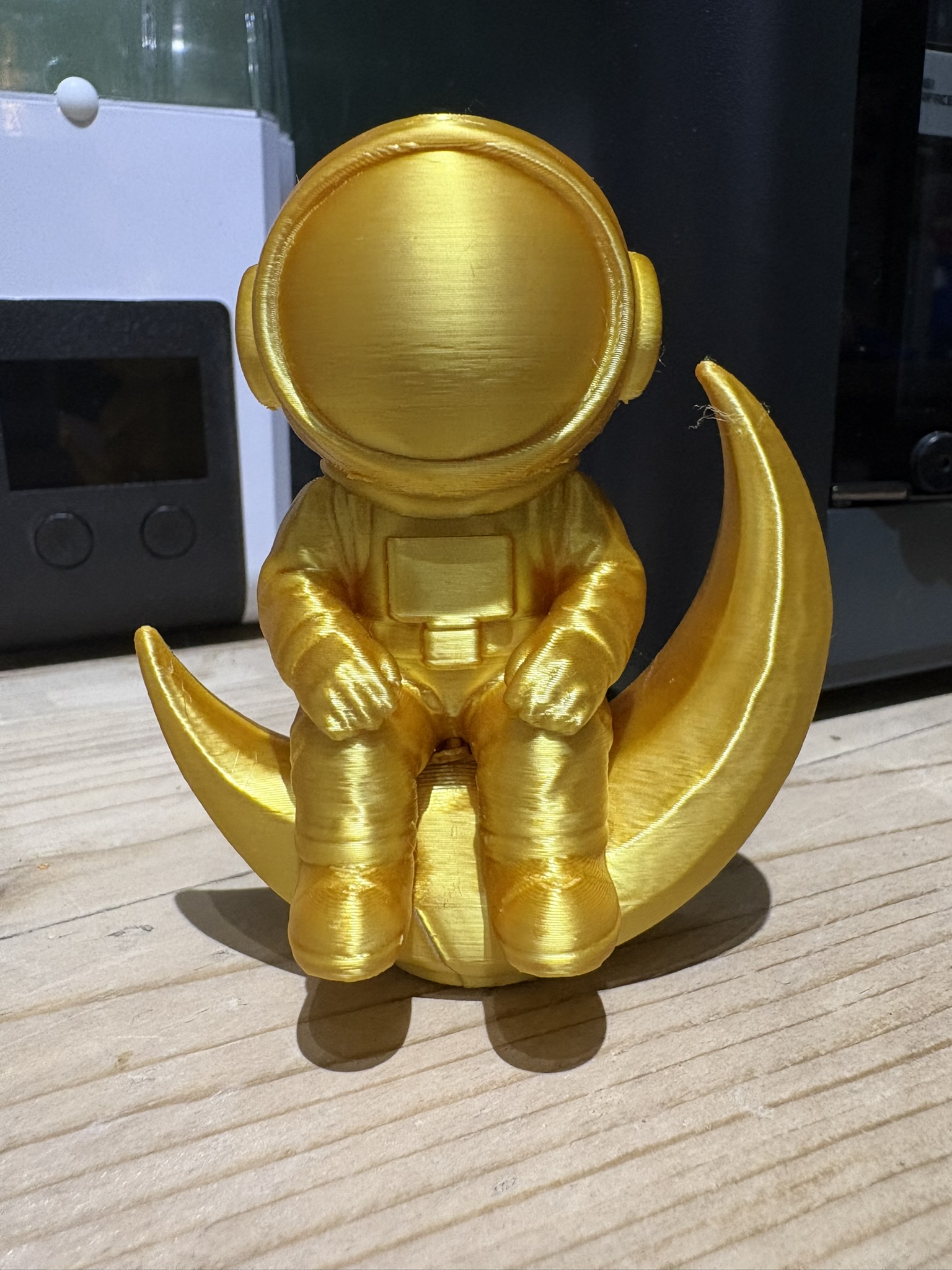 Spaceman sat on moon — thumbnail 7
