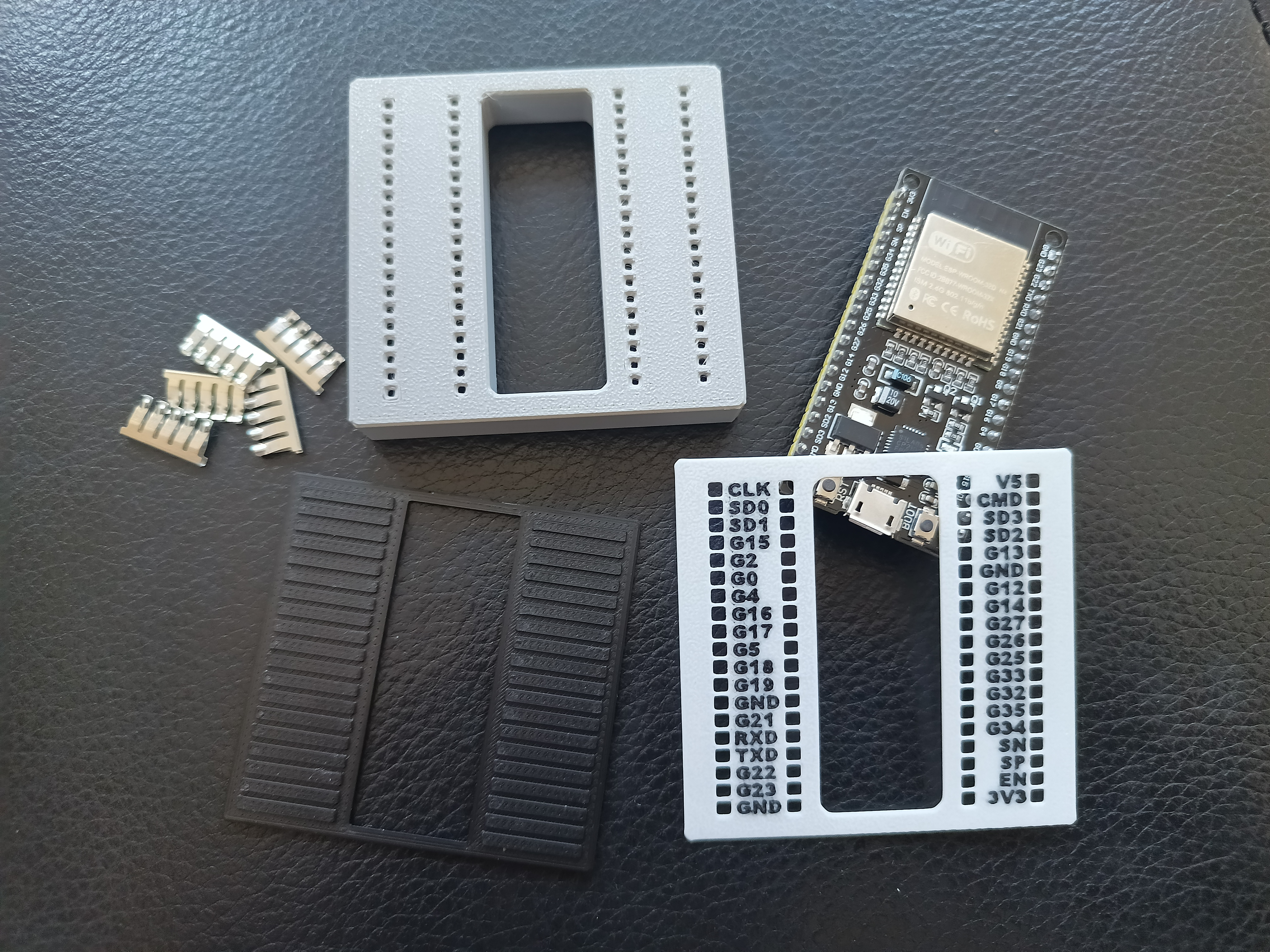 Miniatura 2 do modelo 3D ESP32 - Socket breadboard MRW