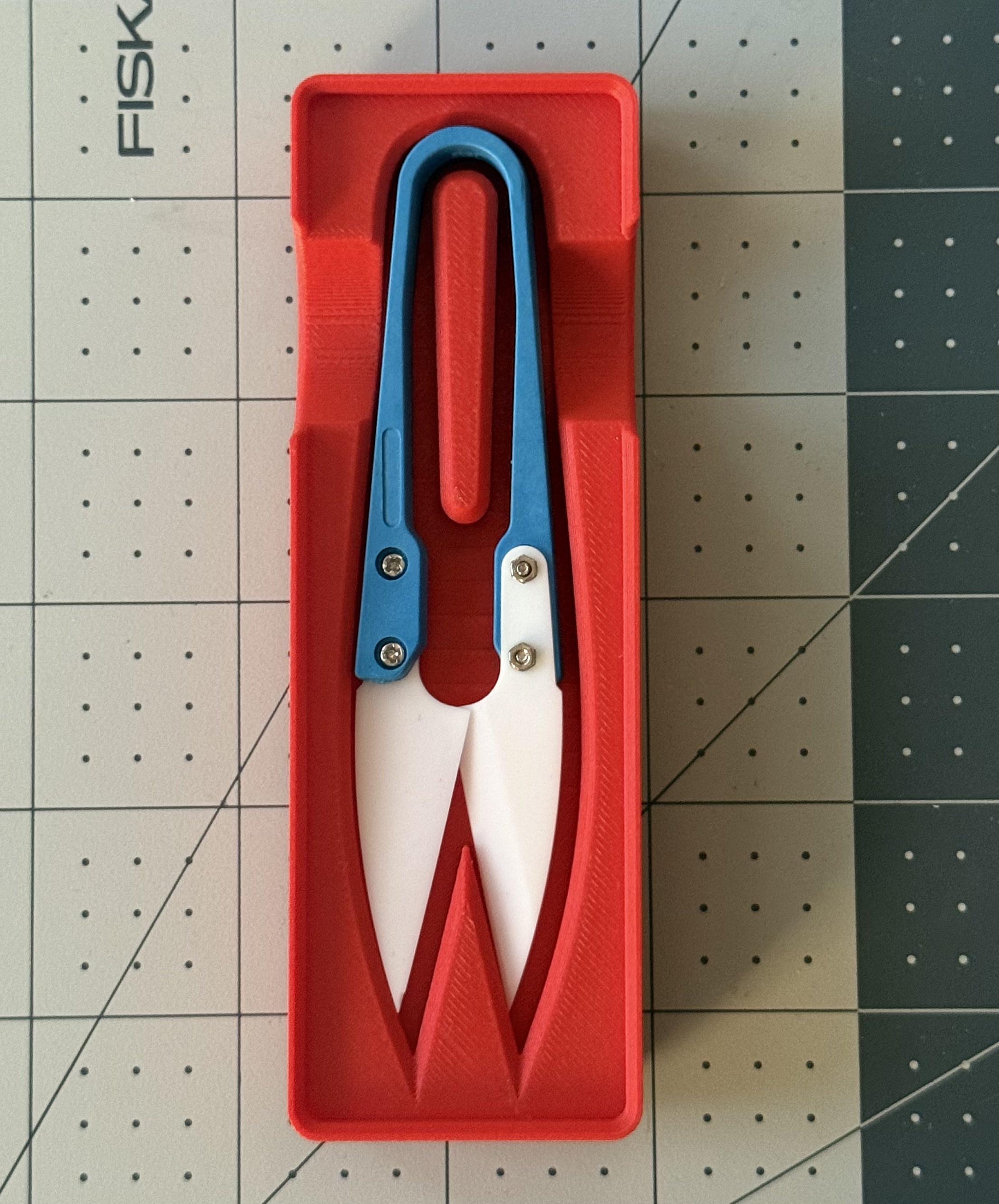 Thread snips Gridfinity case 3x1