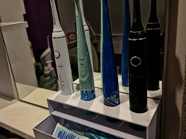 Toothbrush holder with drawer ( Stojan na zubní kartáčky )