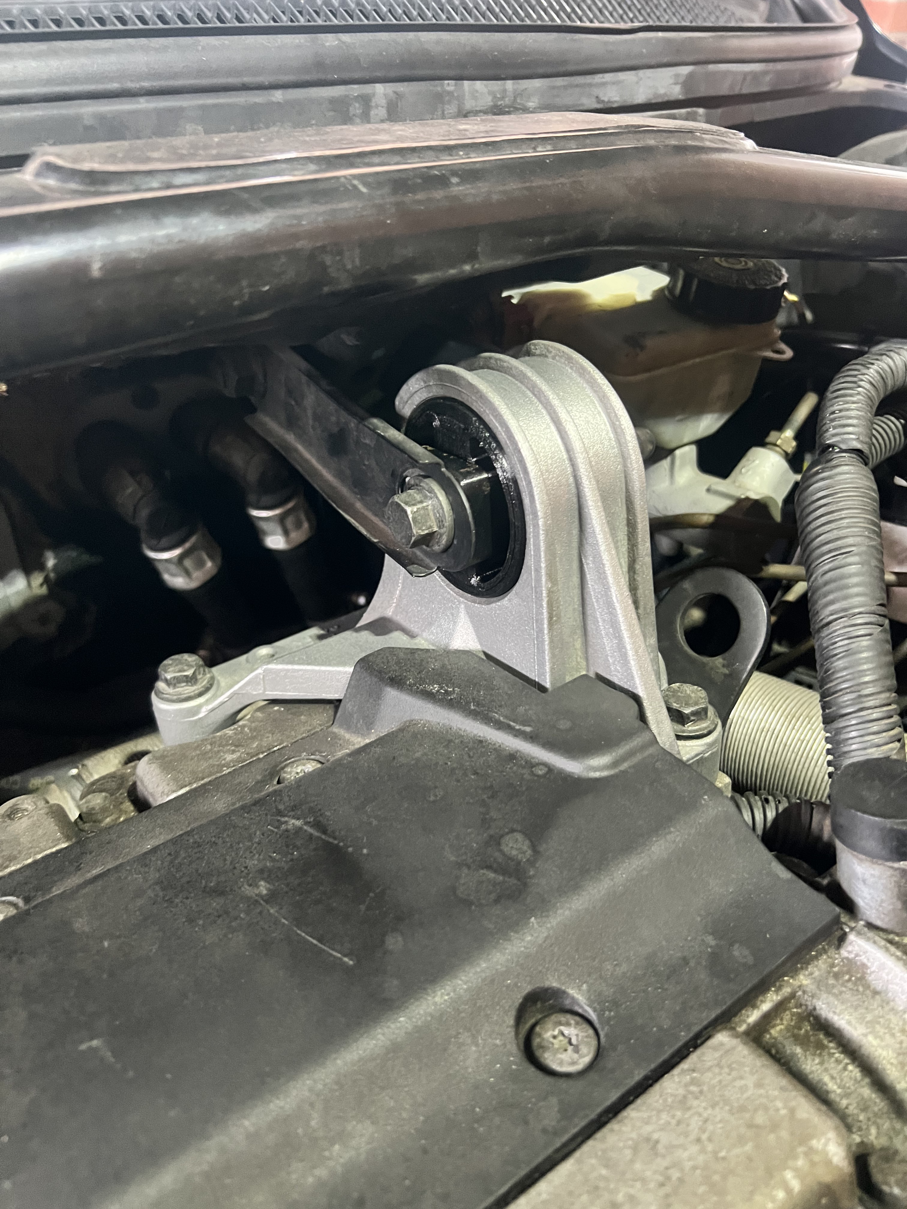 Volvo engine mount bushing