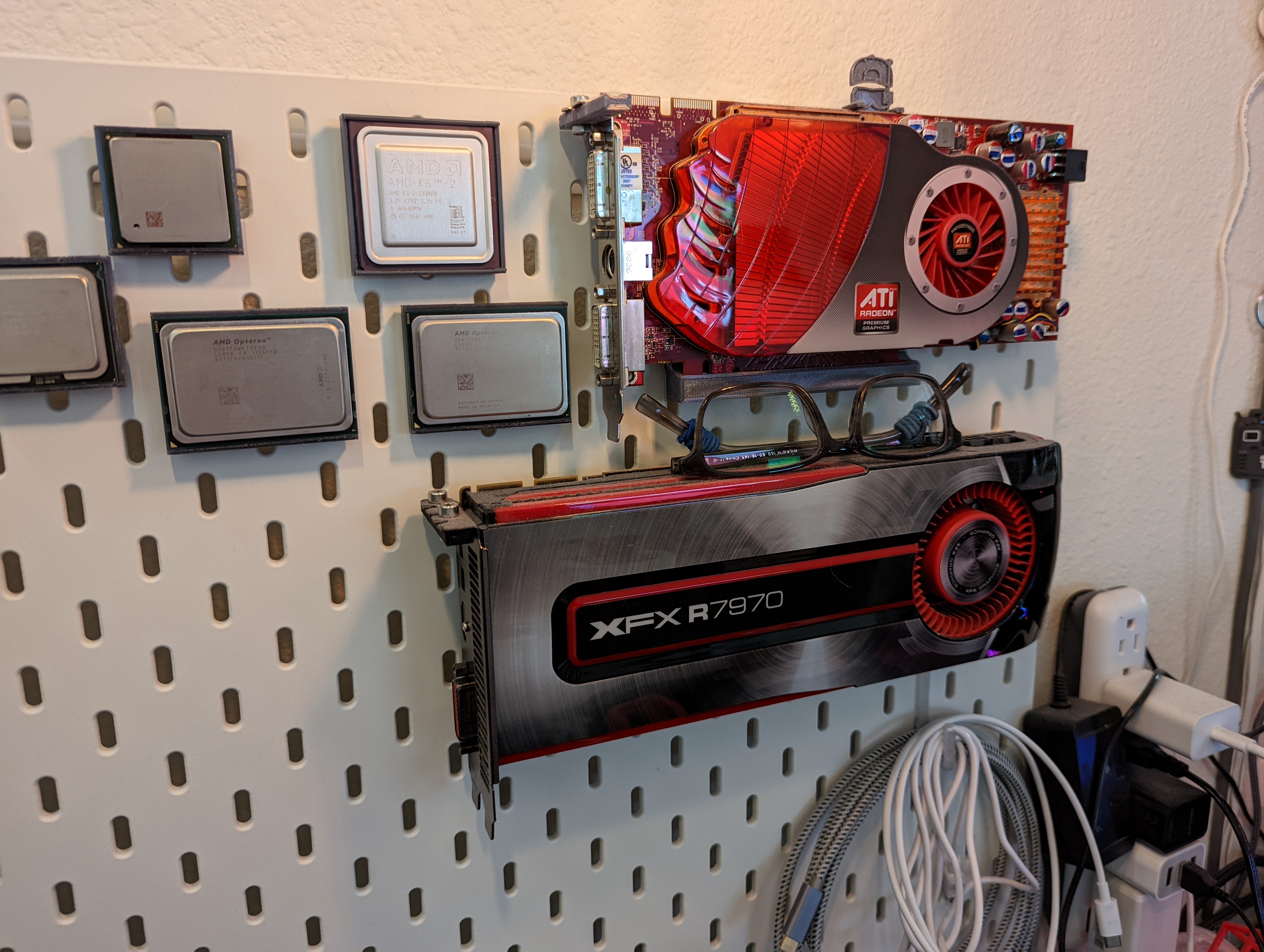 GPU Skadis display mount