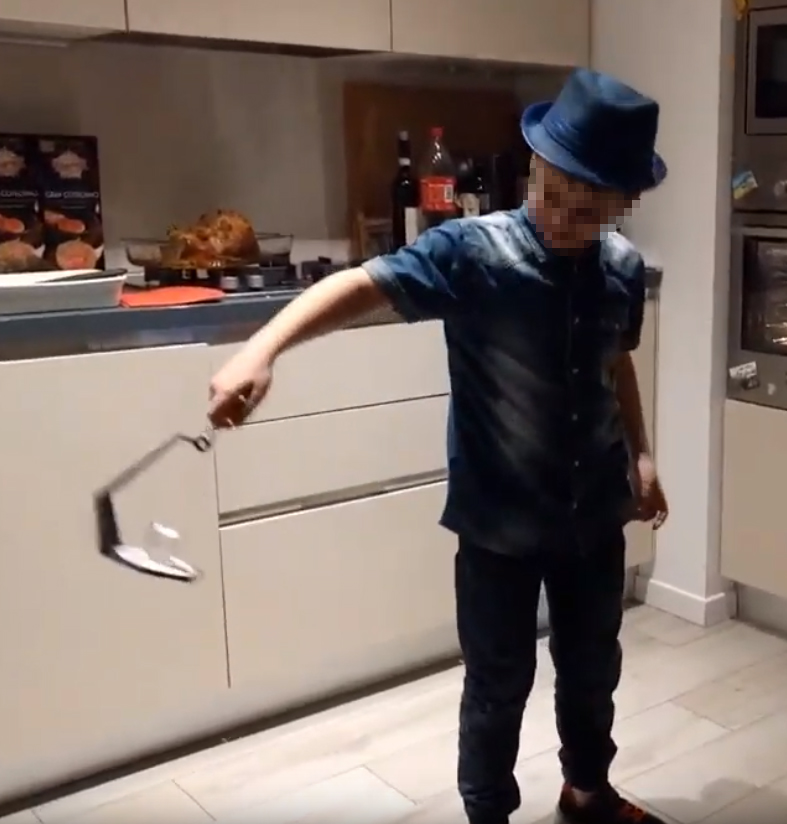 Mug holder 'no spill' by Davide Mognaschi Download free STL model