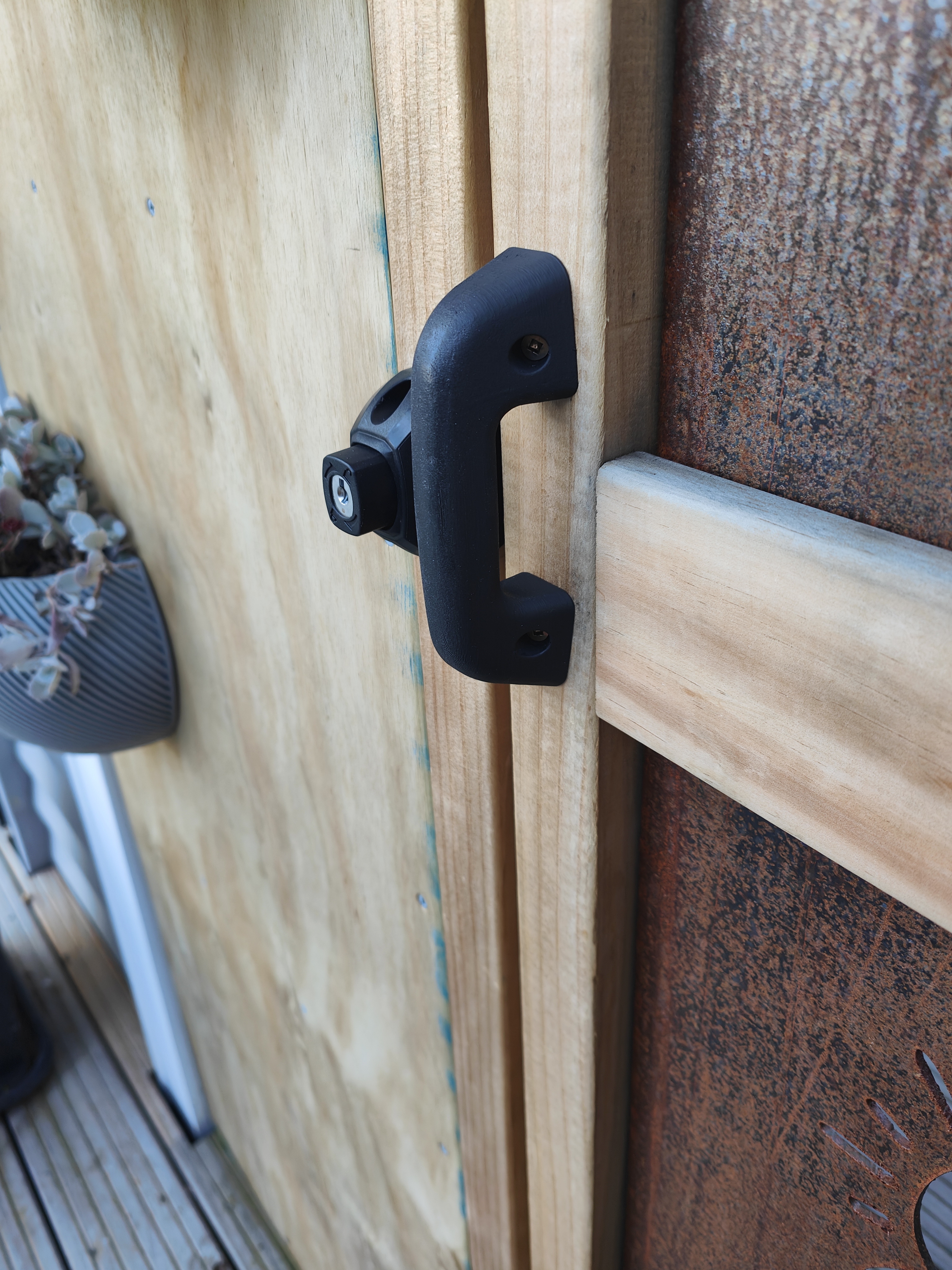 Exterior gate handle