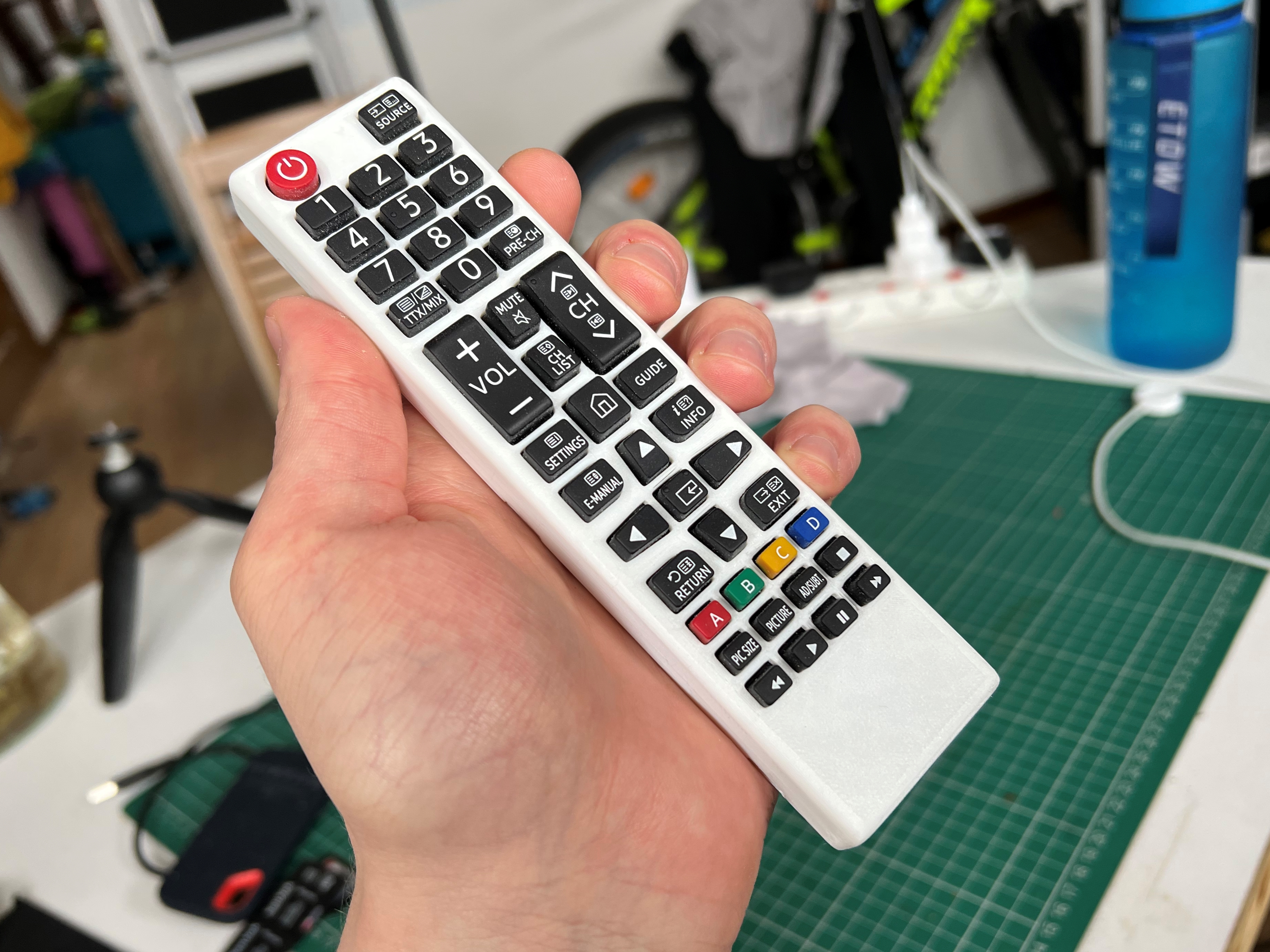 Samsung TV remote replacement case / battery mod