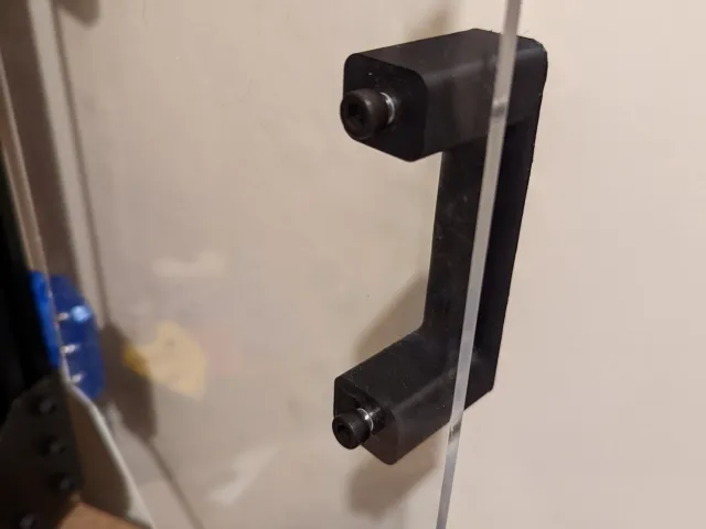Ratrig enclosure door handle