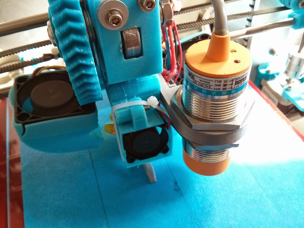 Parametric proximity sensor mount for Wade L3K Extruder