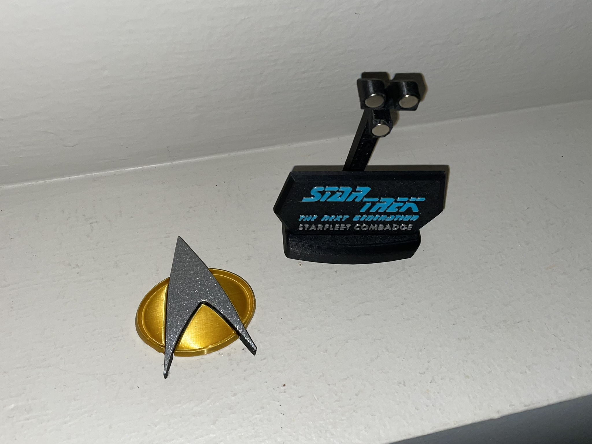 star-trek-tng-combadge-by-download-free-stl-model