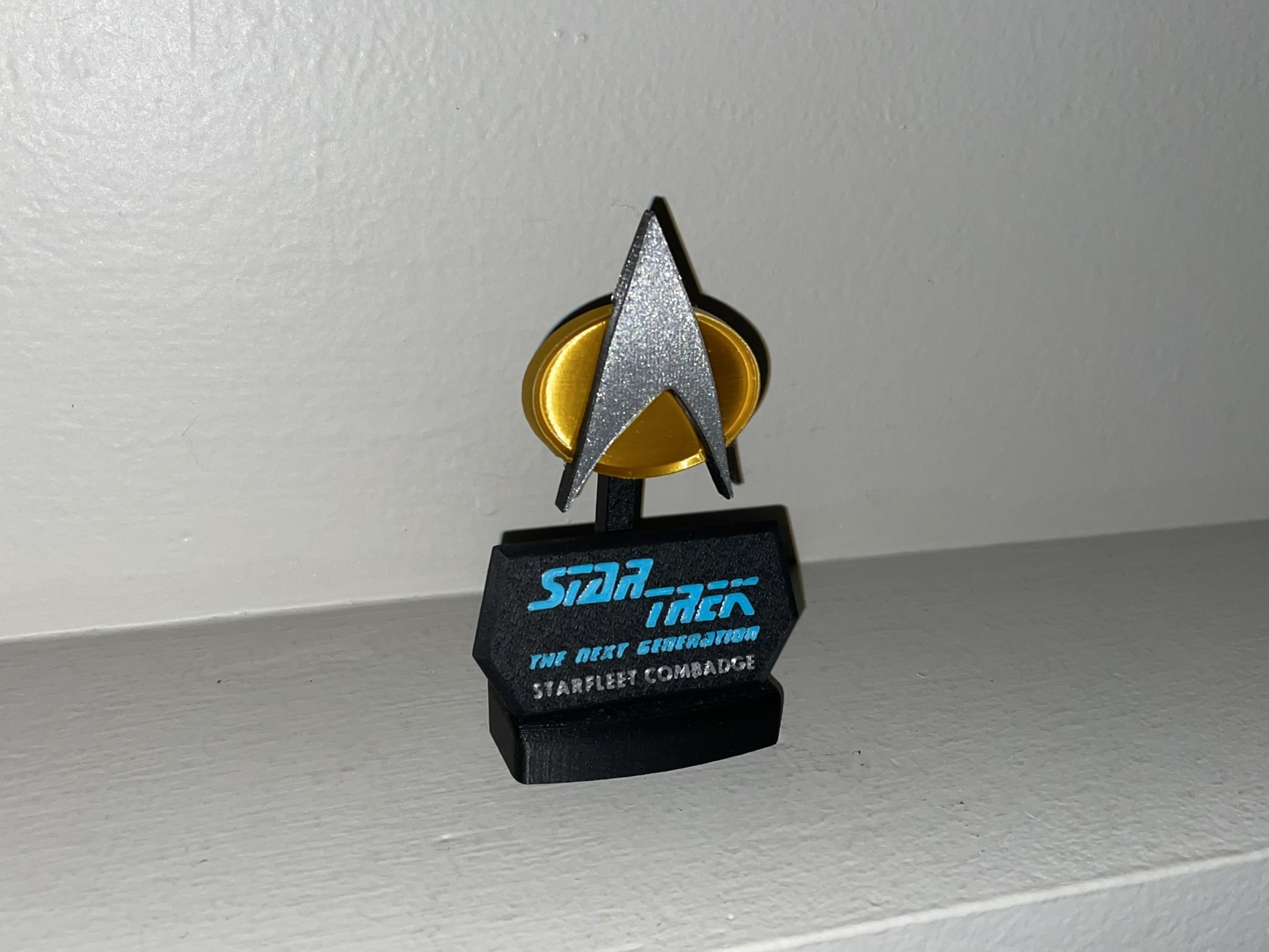 Star Trek: TNG Combadge by 𝗨𝗻𝗶𝗺𝗮𝘁𝗿𝗶𝘅𝗥𝗲𝗱🪐🌠 | Download free STL model ...