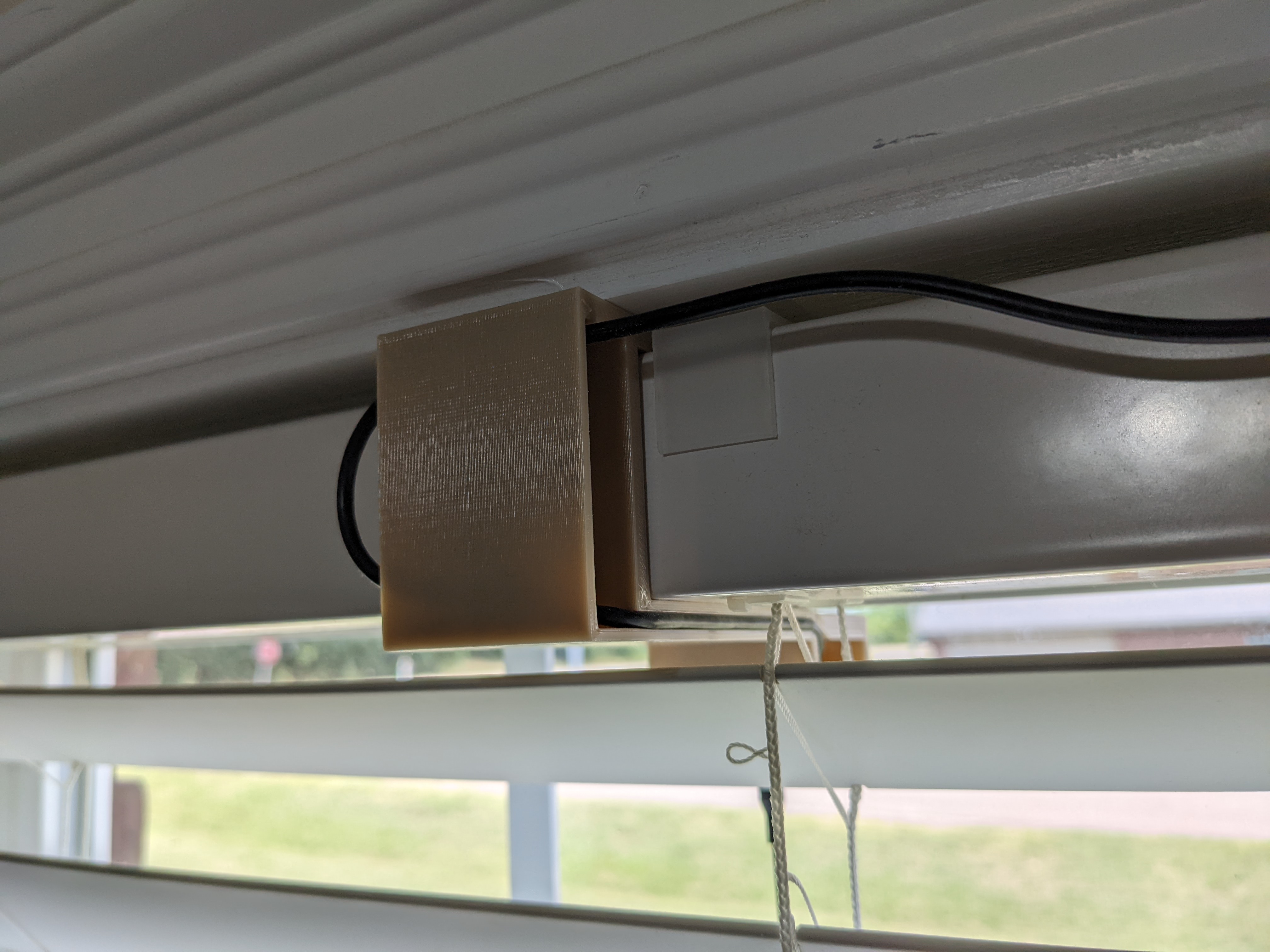 ADSB Antenna Mount for boxframe blind housing (upside down) by layer