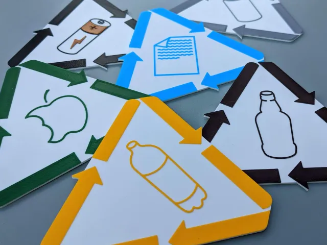 Recycling bin signs