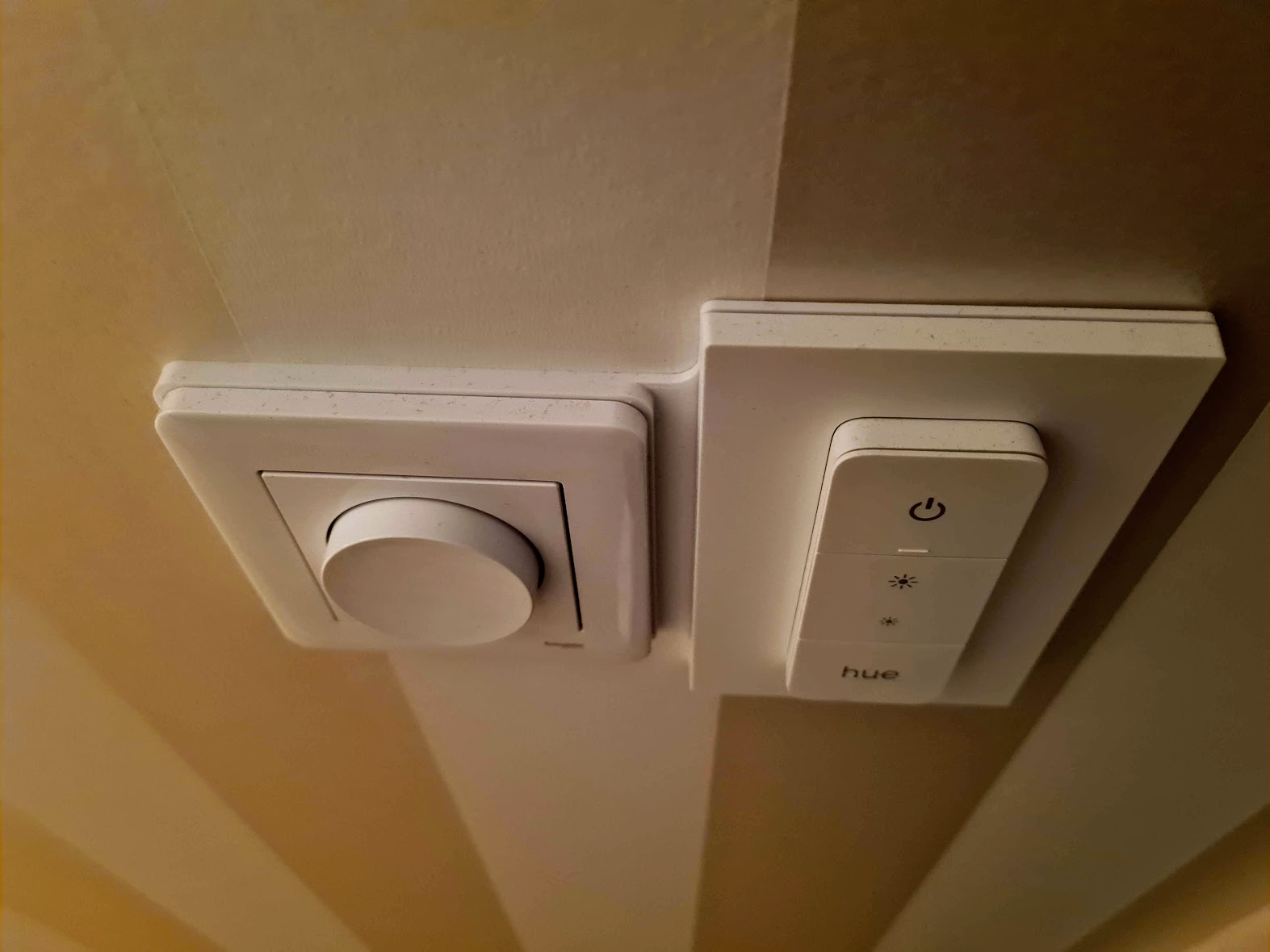 Schneider Exxact + Philips Hue Dimmer Switch (V2) (no drilling/taping
