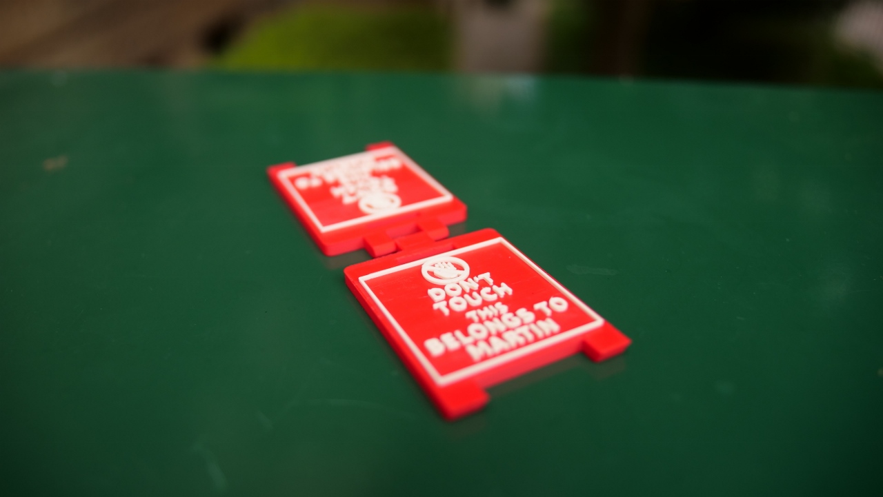 Miniatura 4 do modelo 3D Floor stand "Don't touch"