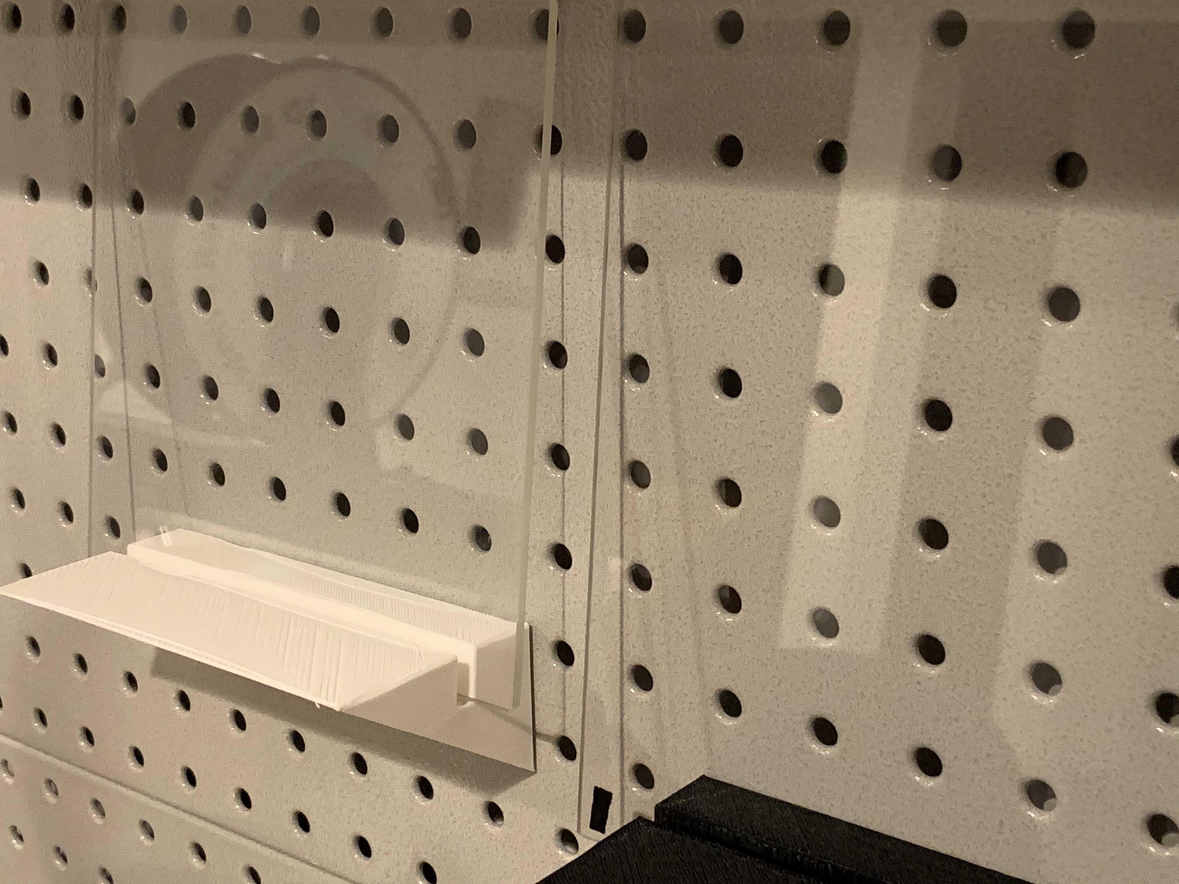 Pegboard pedestal for 3D printer glass beds