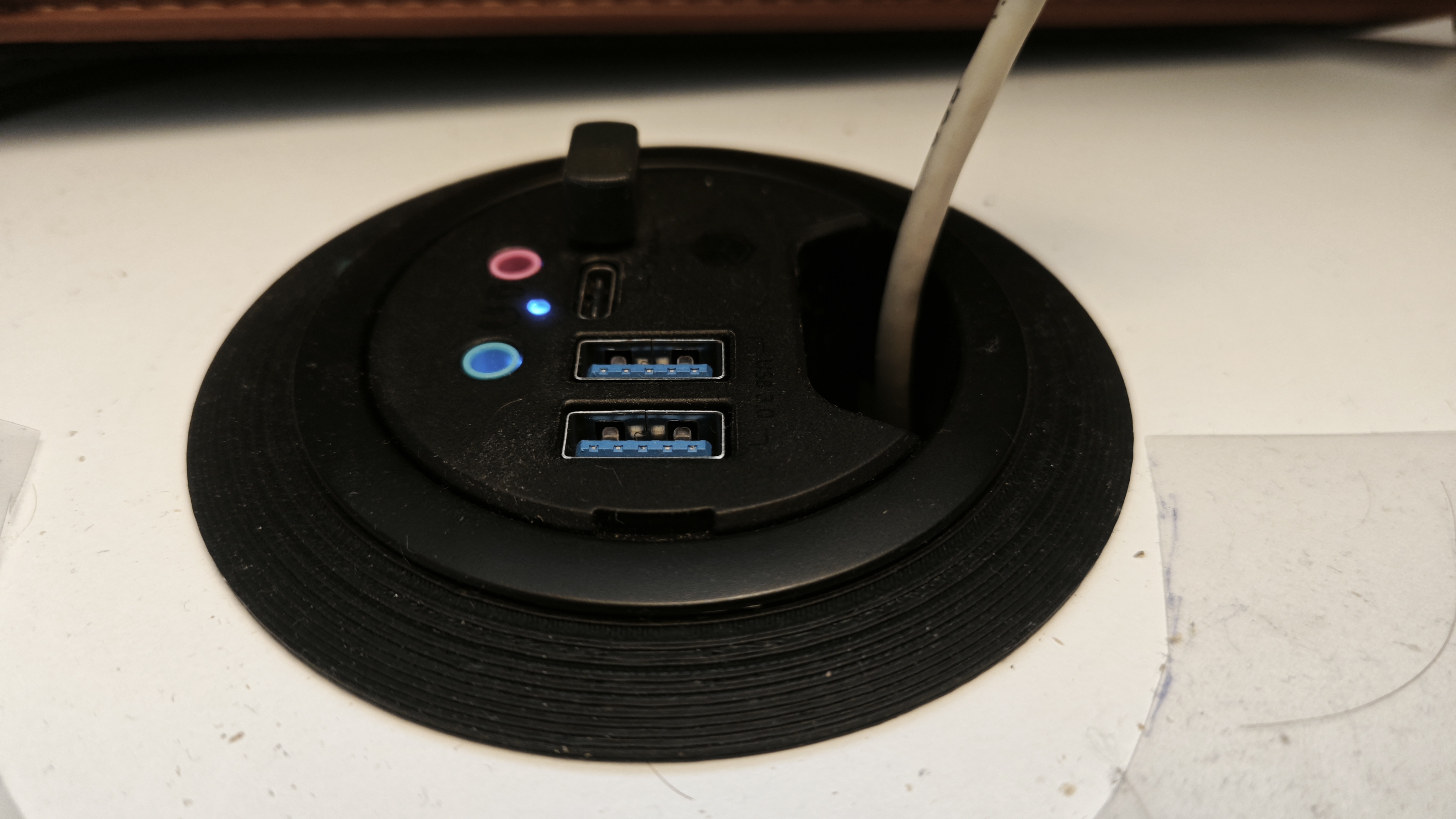 Adapterring USB-Hub Schreibtisch