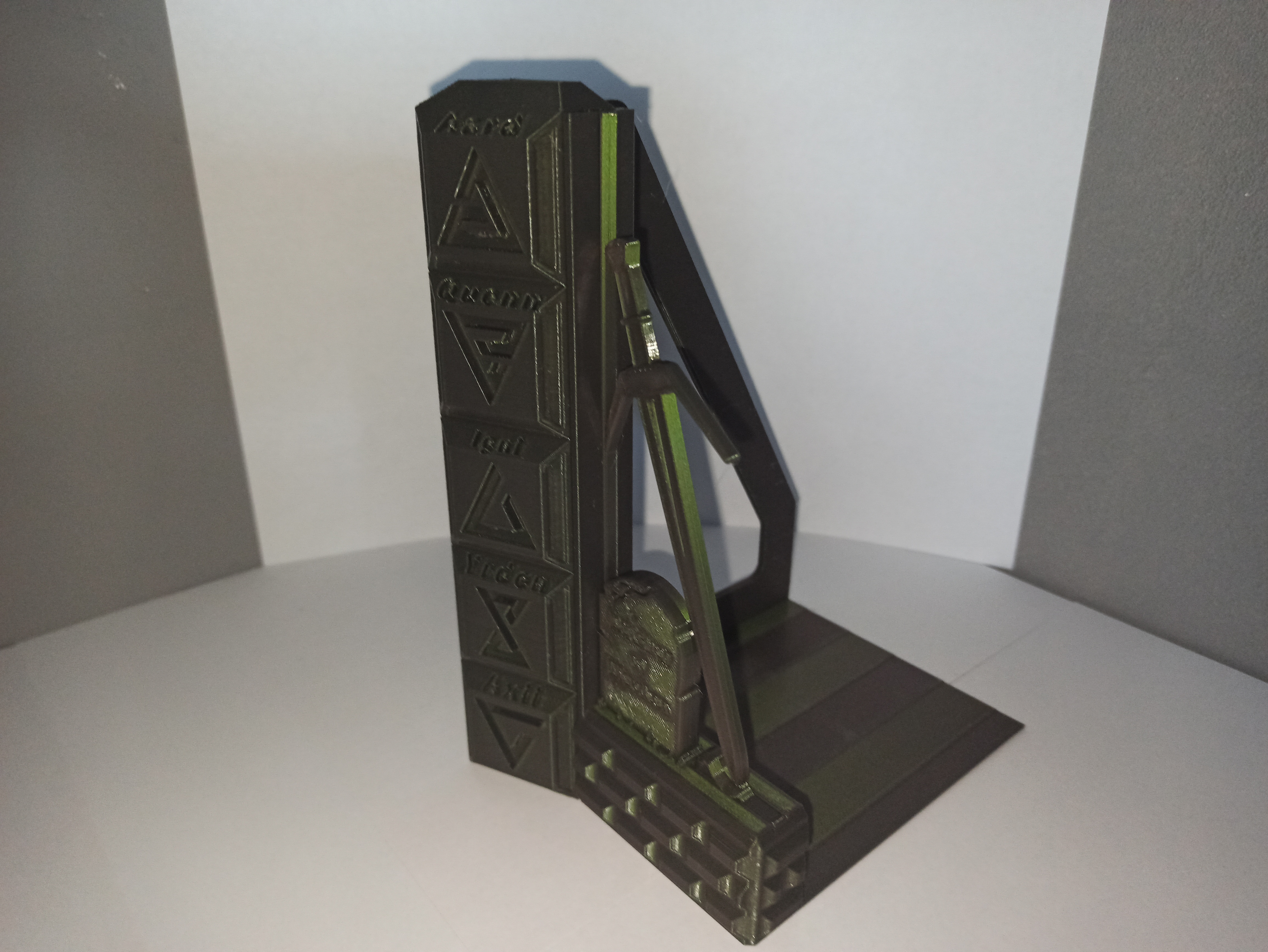 Miniatura 2 do modelo 3D THE WITCHER BOOKEND