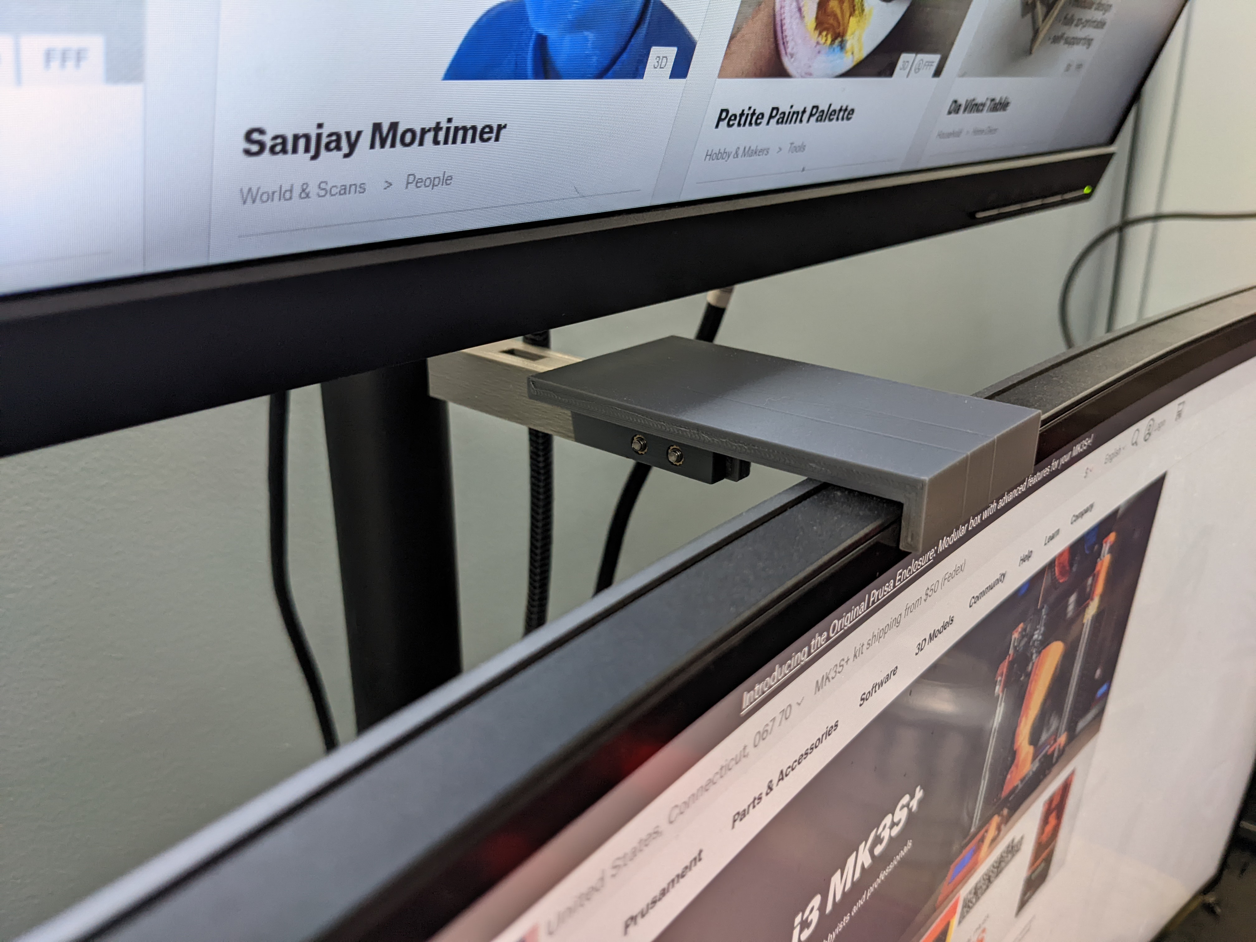 Monitor Pipe Support