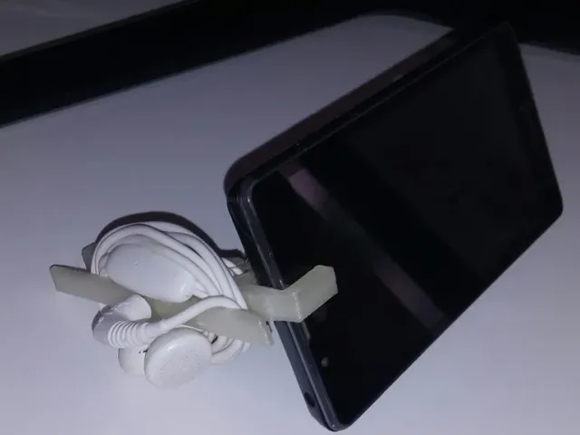 phone stand with earphone winder