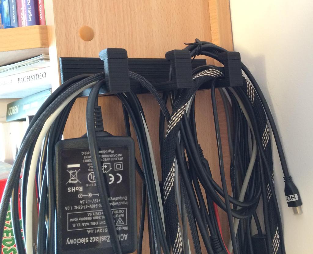 Bulk cable holder