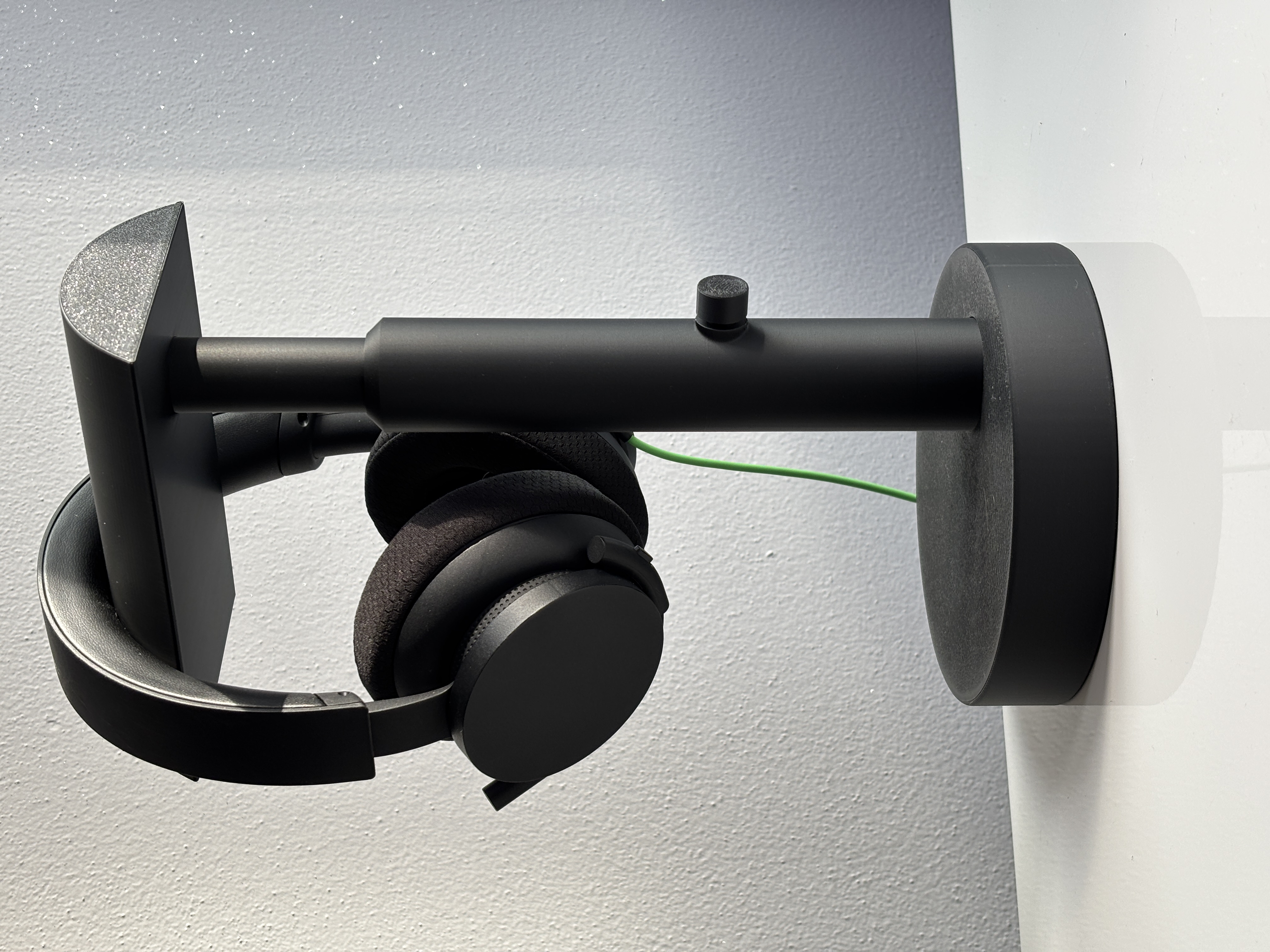 Adjustable Headphone Stand for Desk – Minimal Telescopic Headphones Holder | Modern Office Design — thumbnail 5