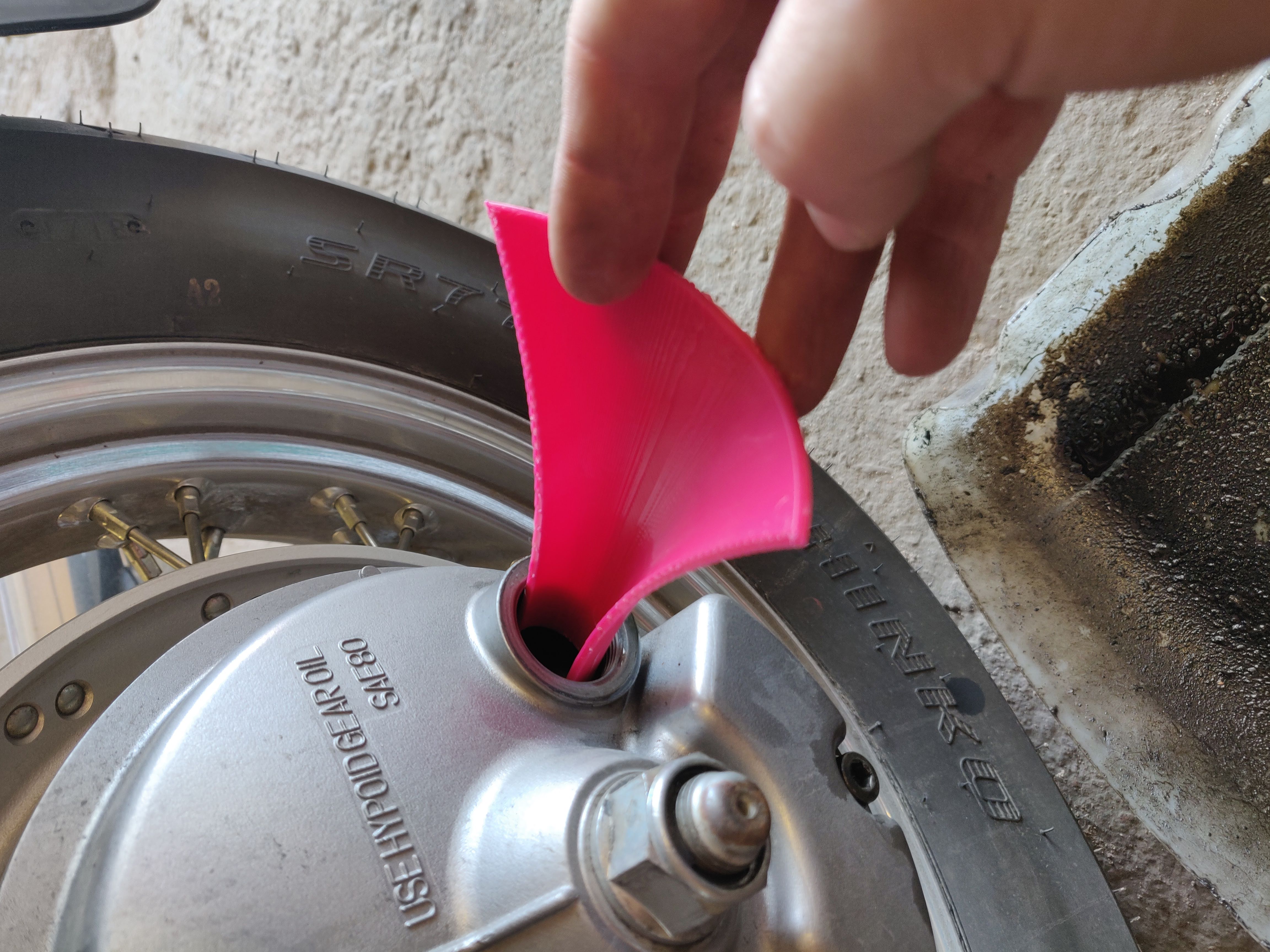 Side fill half funnel