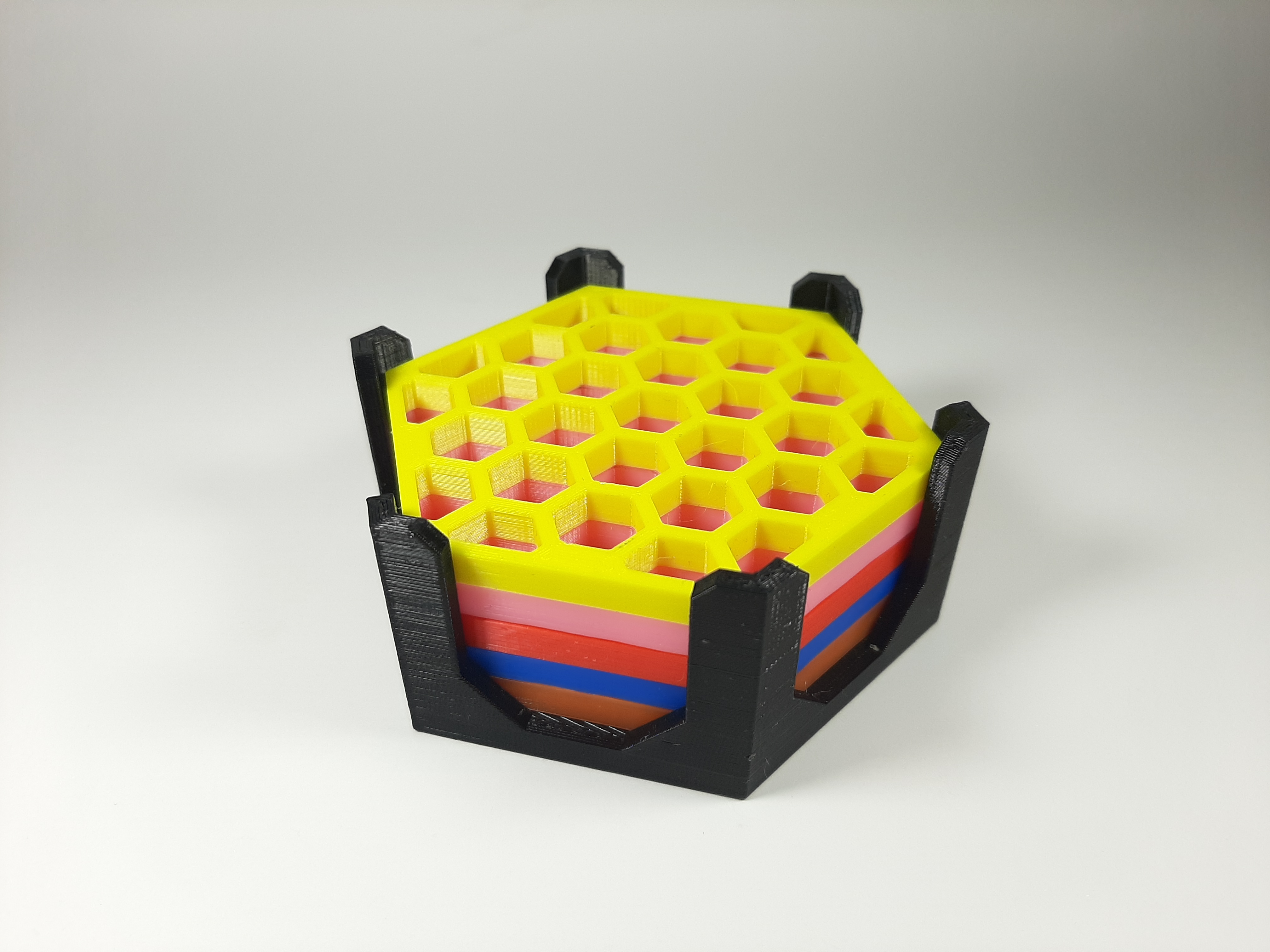 Miniatura 2 do modelo 3D Coaster With Hexagonal Pattern & Dispenser