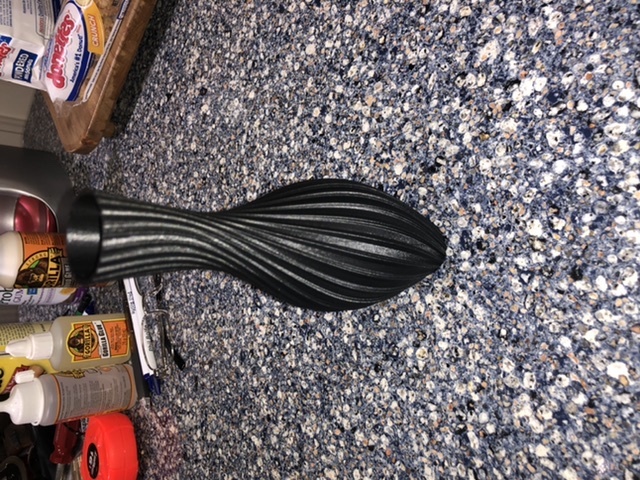 Vase with twisted Clover shape fillets