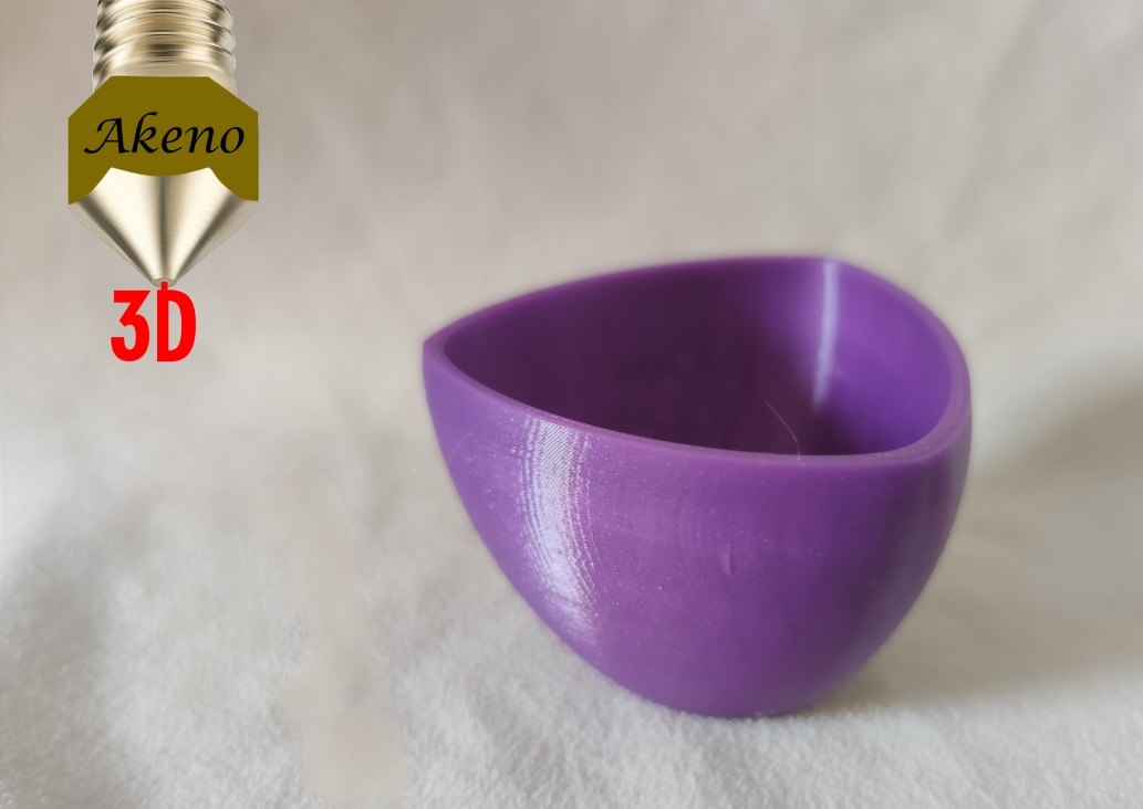 Triangular plant pot