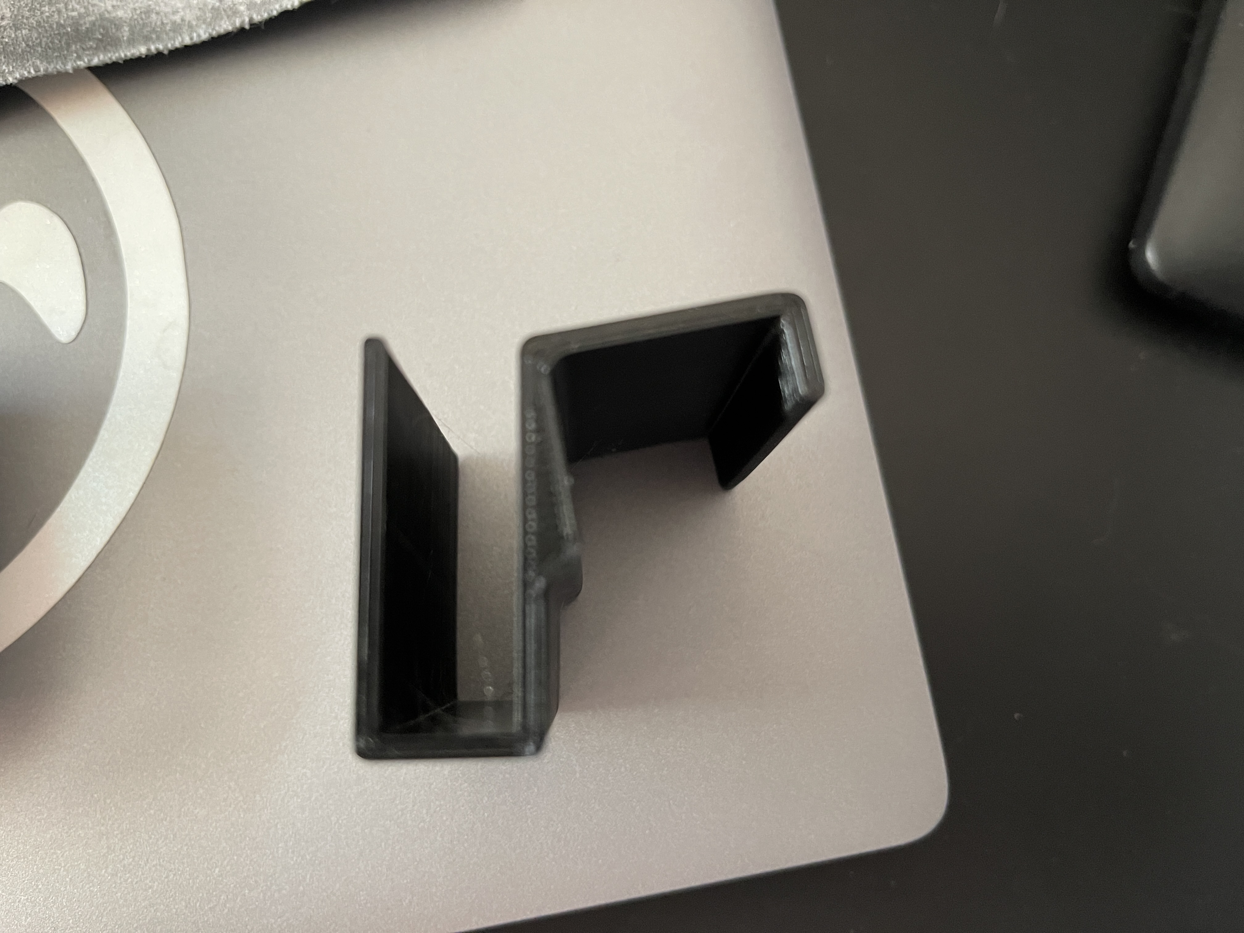 iPhone holder LG 38" Ventura iOS16 Facetime Continuity