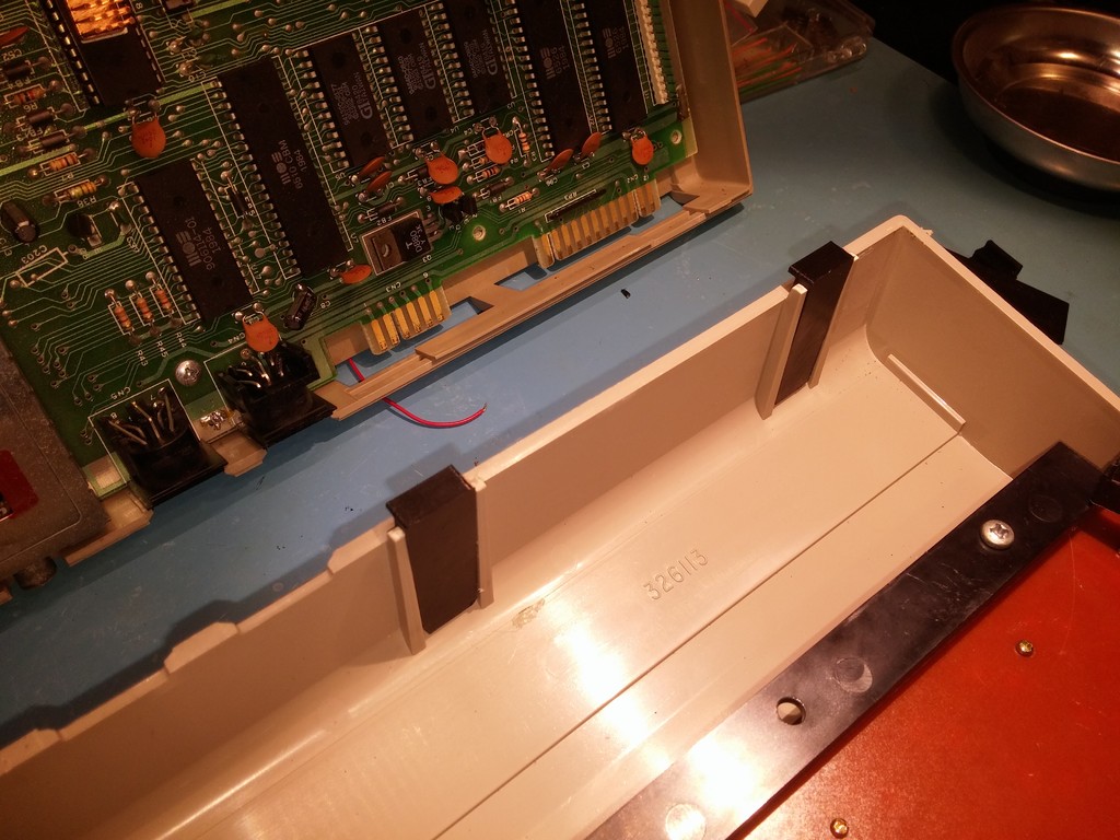 Modified C64 case hinges, fit between existing posts