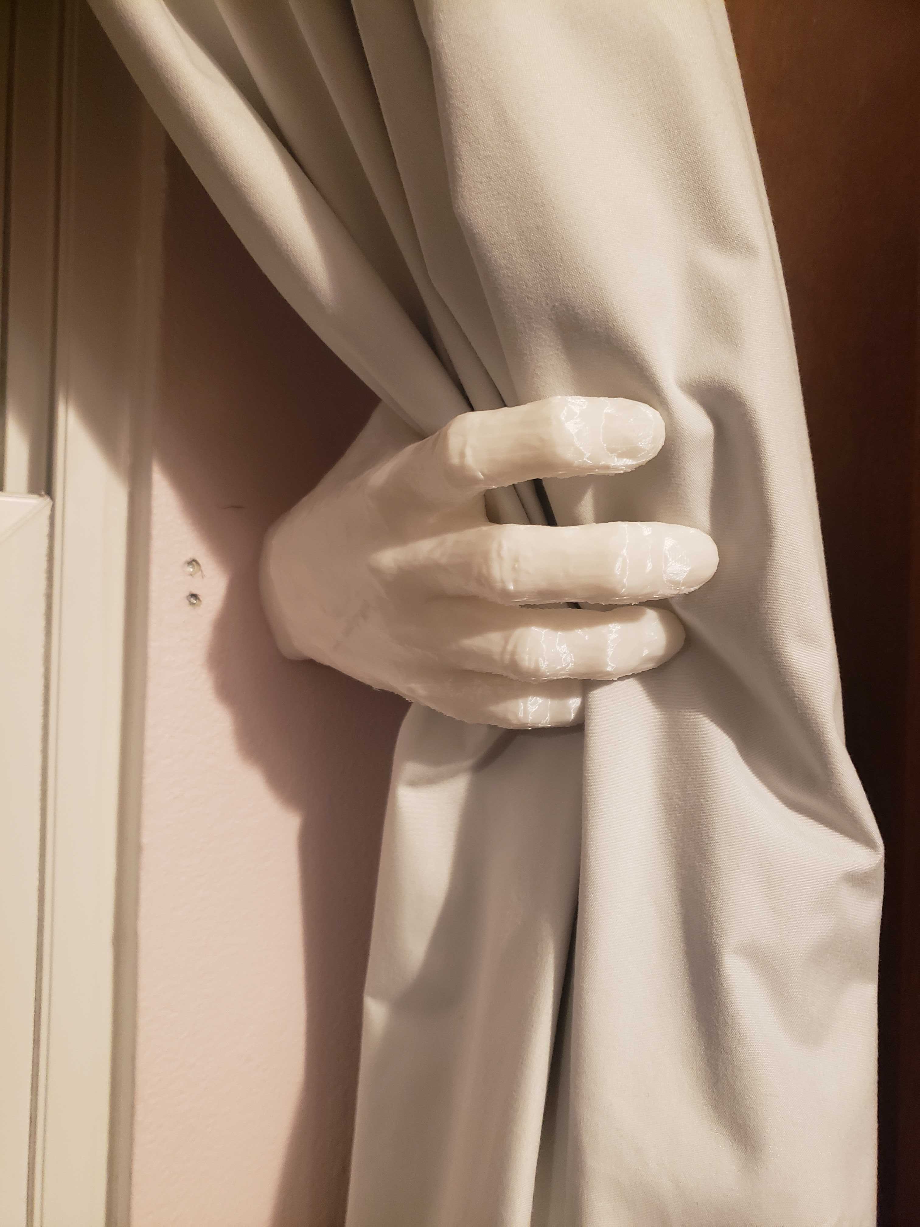Curtain holder