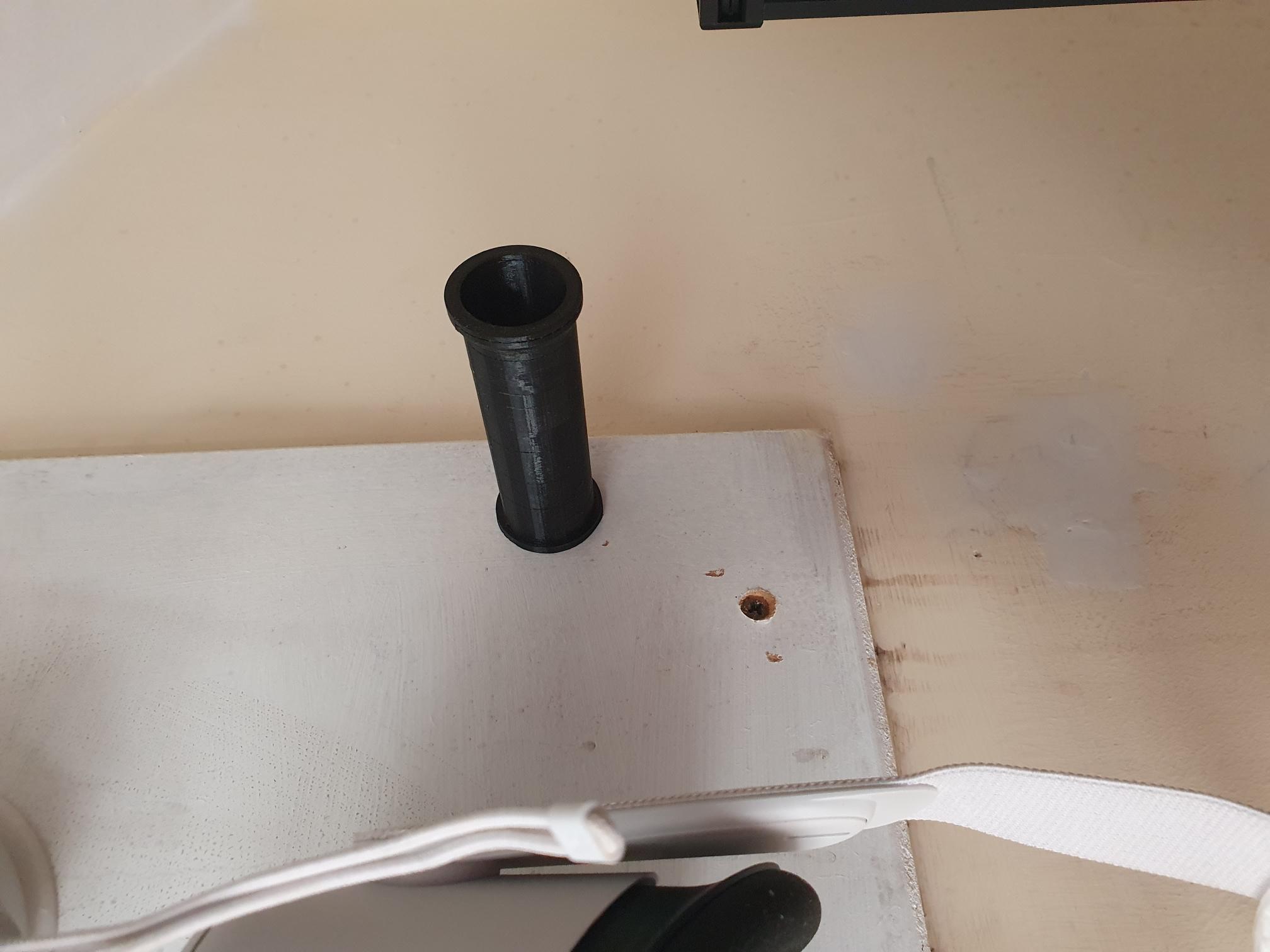 Basic wall mountable spool holder