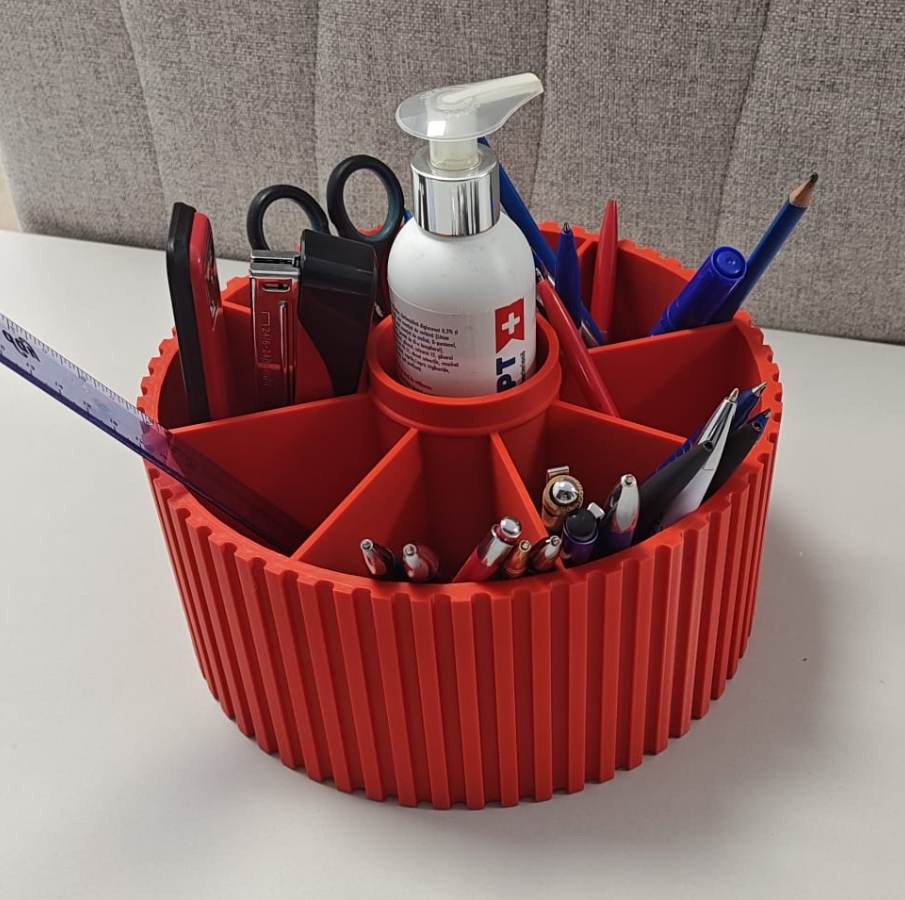 Sturdy desk organizer