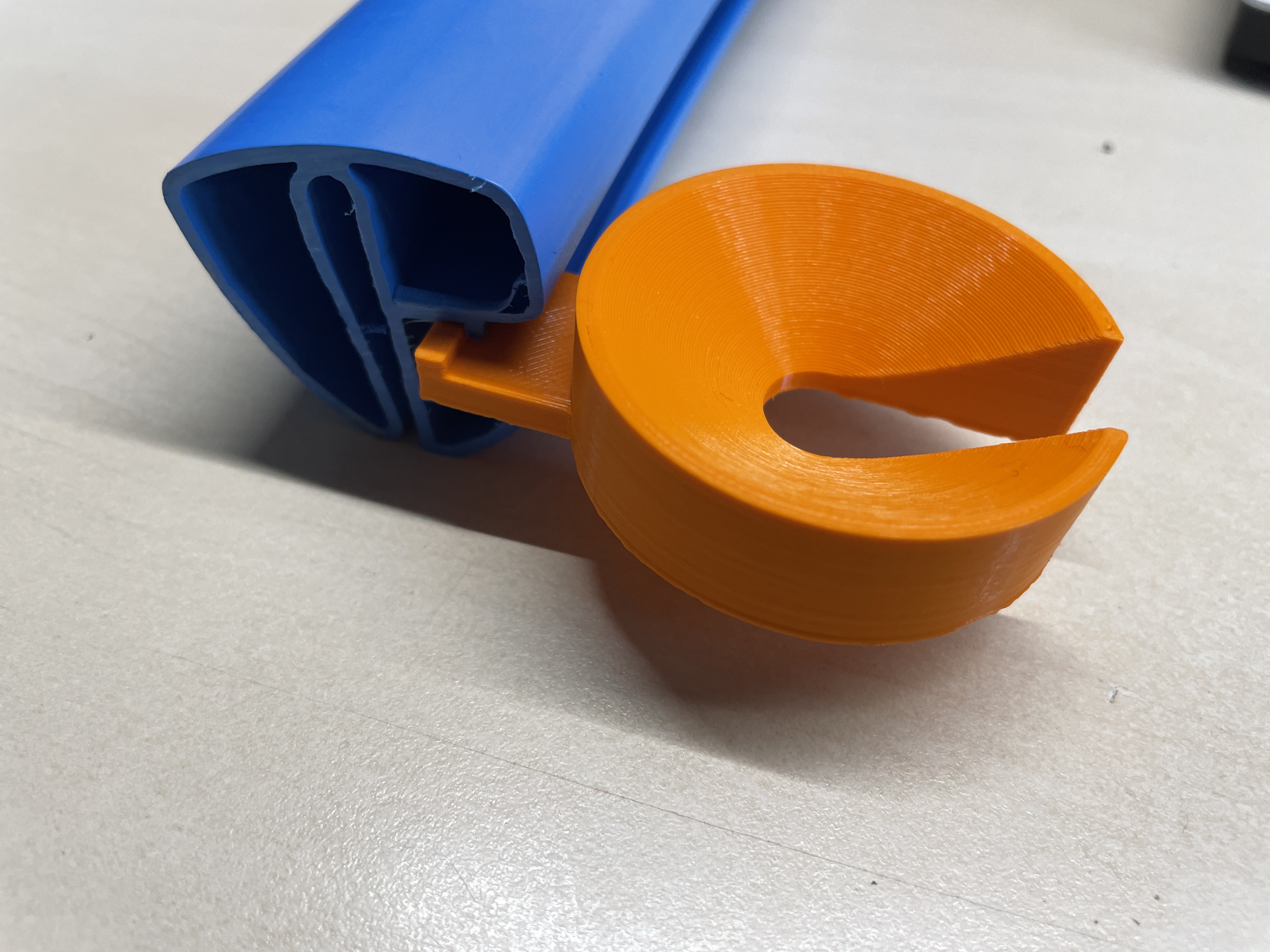 Champagne glass holder for pool surround - Sektglas Halter für Poolumrandung