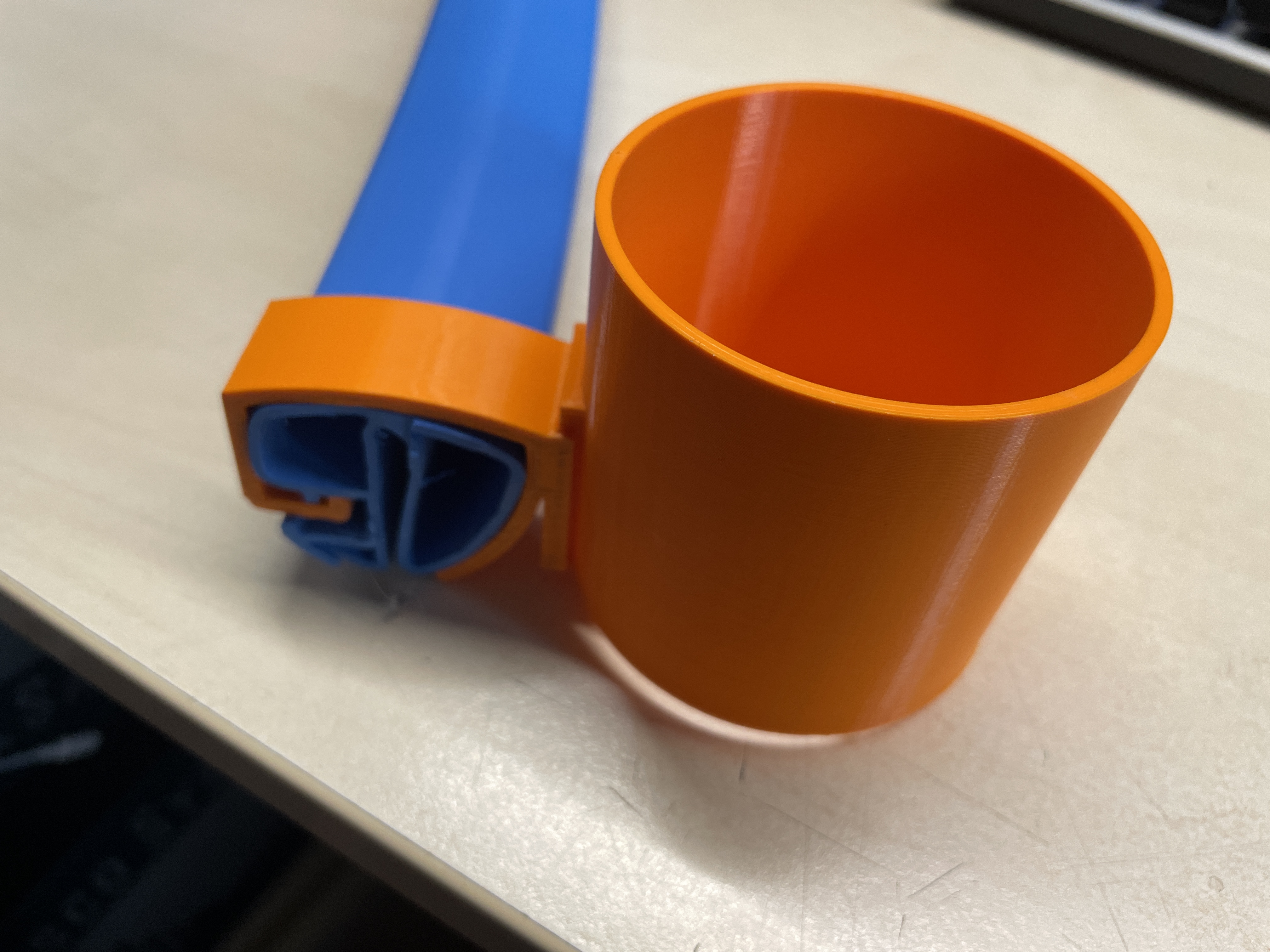 Beer bottle holder for pool surround - Bierflaschen Halter für Poolumrandung
