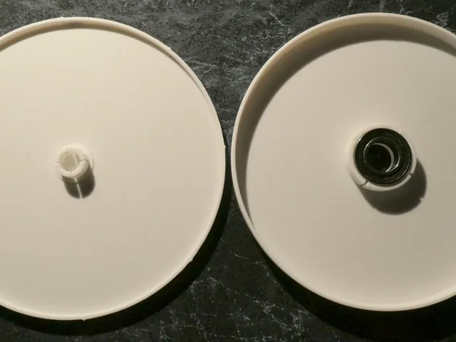 Turntable to capture images about items