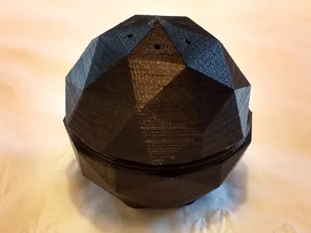 Low Poly Salt & Pepper Shaker