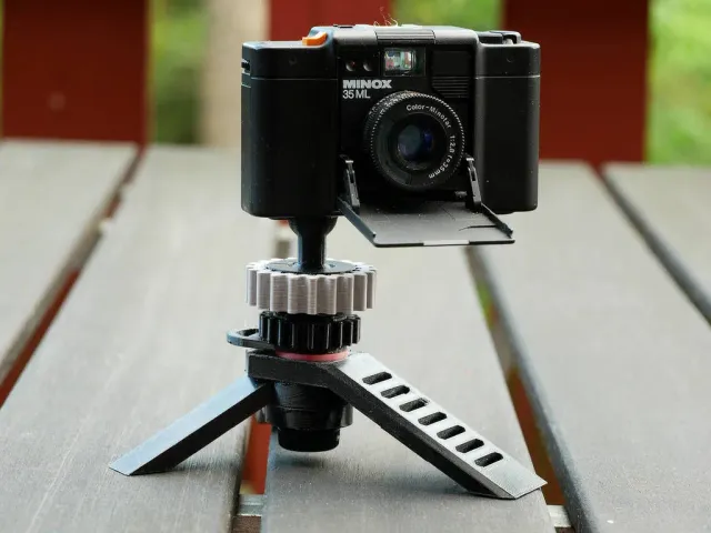 Ball head for light cameras