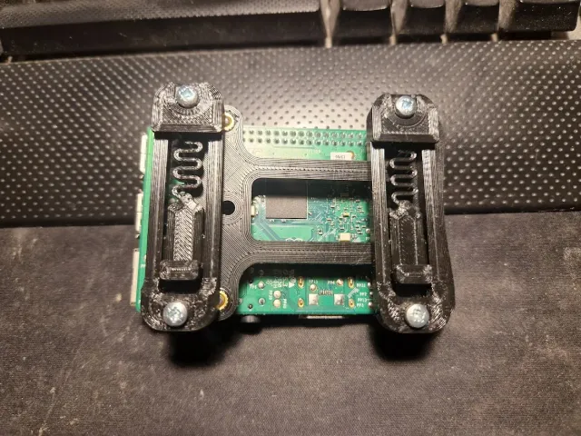 Pi mount - DIN rail - Heat inserts, horizontal or vertical