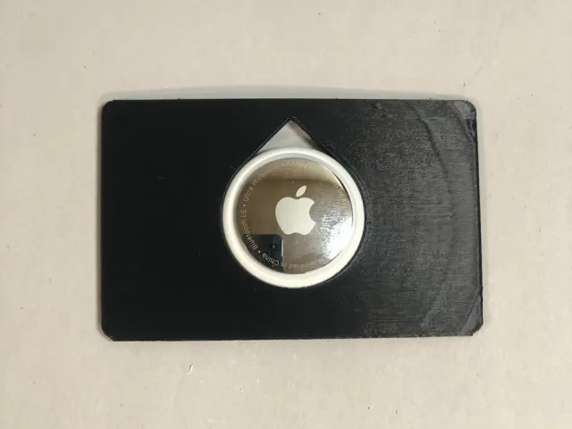 Minimal Air Tag Tapered Wallet Card