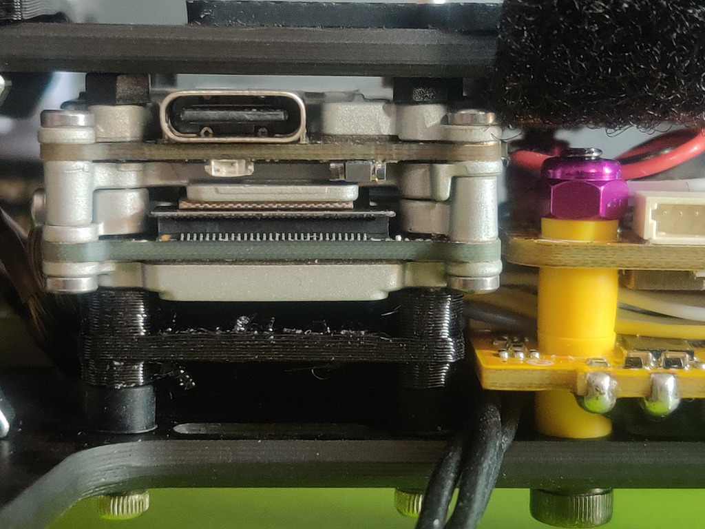 Caddx vista 20x20 riser thingy with crossfire rx holder