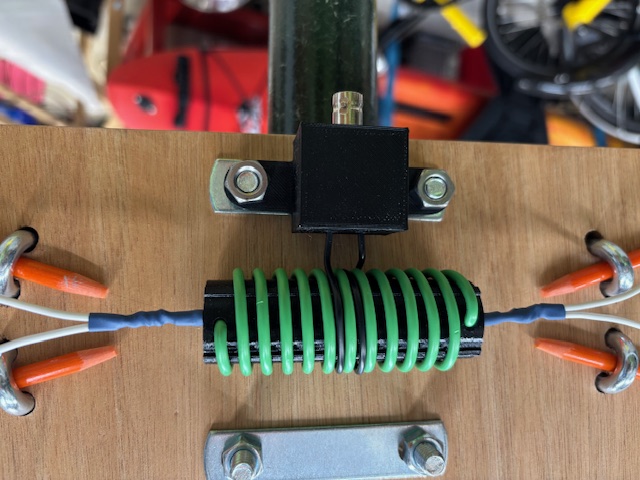 Parts to assist in building a 10m "Wonderbar" antenna - a compact dipole with a turning radius of 4 ft!