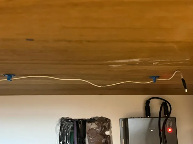 Antenna cable grip