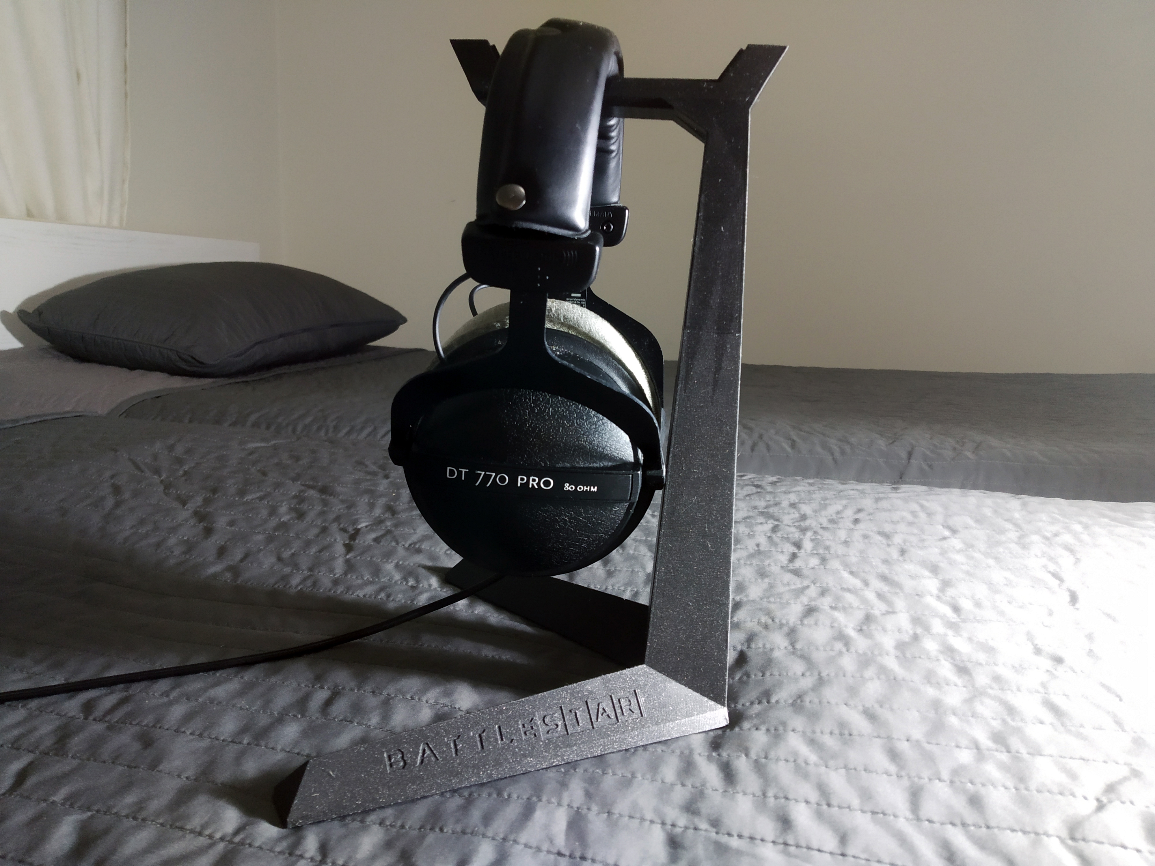BattleSTAR - The first and last 'GAMING' headset stand you'll ever need!