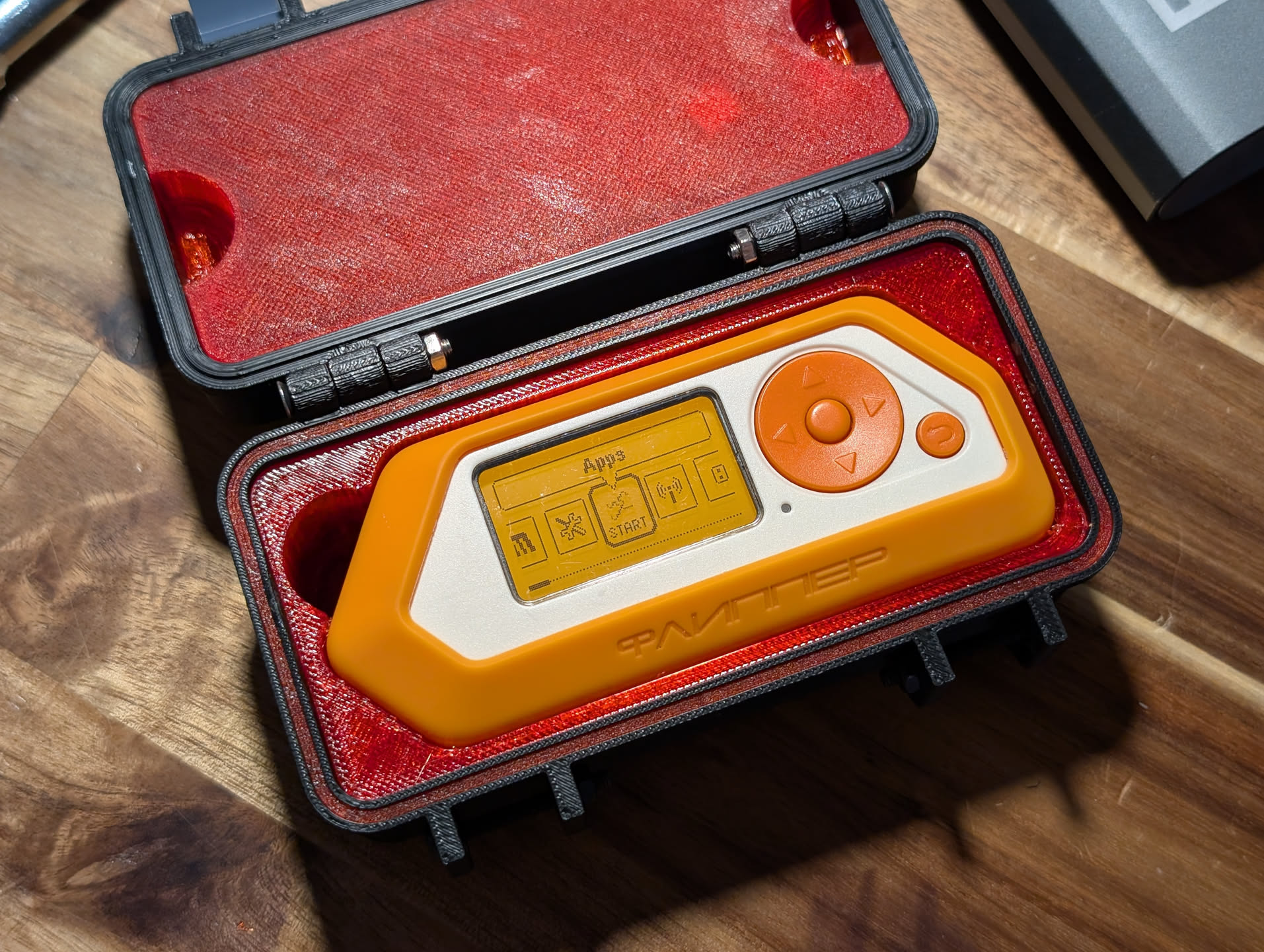 Flipper Zero with silicone case Hard Case Insert