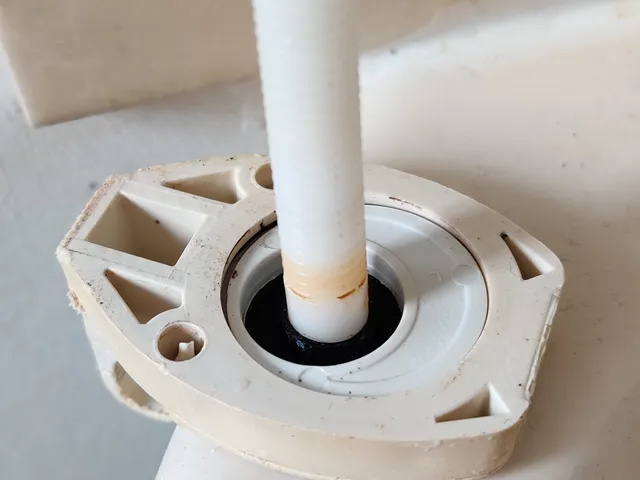 Toilet seat Hinge bolt fix