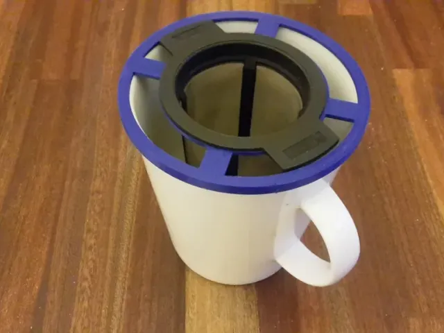 Tea strainer adapter for a large cup